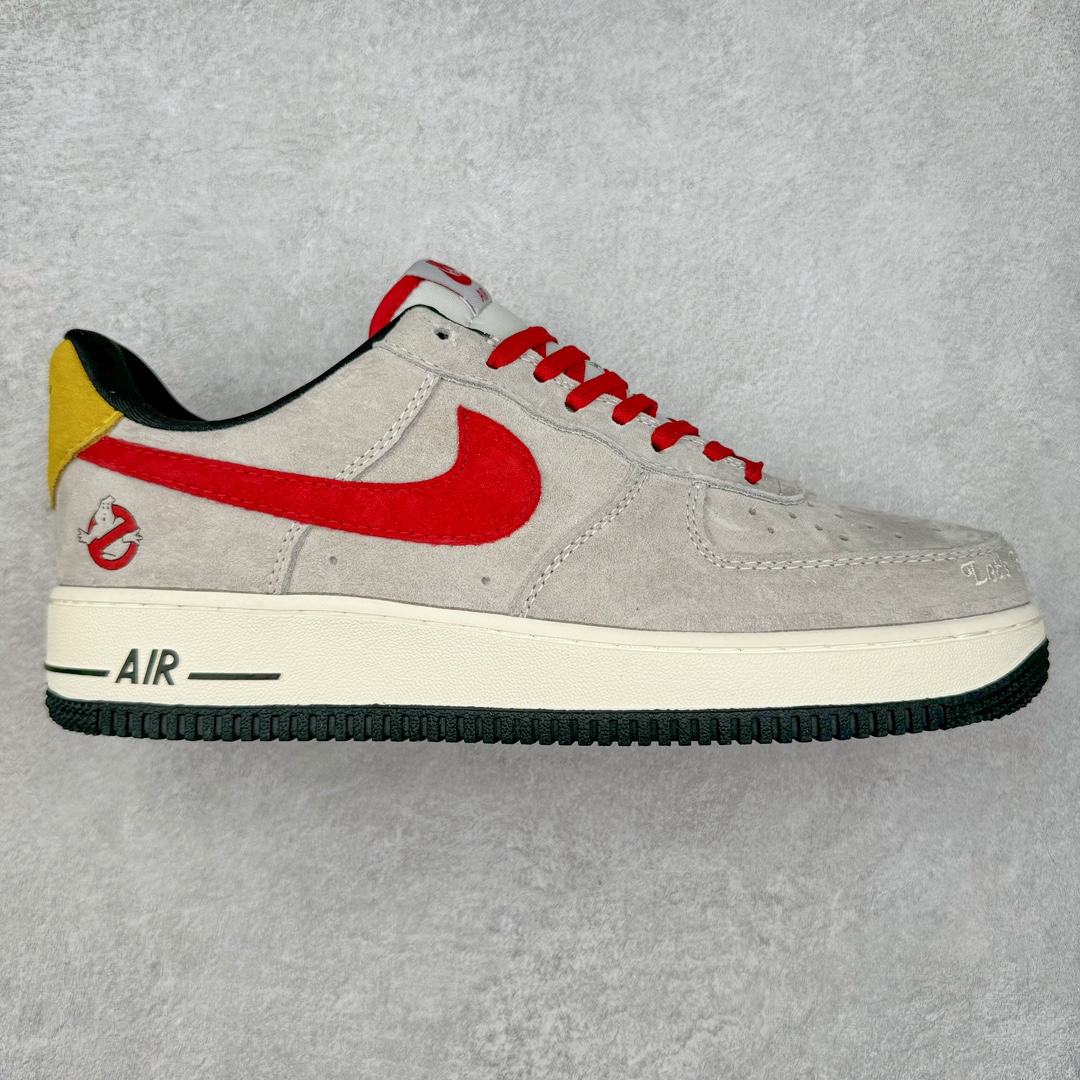 NK Air Force 1´07 Low 空军一号低帮百搭休闲运动板鞋 KK1988-020 柔软、弹性十足的缓震性能和出色的中底设计 横跨复古与现代的外型结合 造就出风靡全球 三十多年的Force 1 直到今天还深受青睐 尺码：36 36.5 37.5 38 38.5 39 40 40.5 41 42 42.5 43 44 44.5 45-选品中心