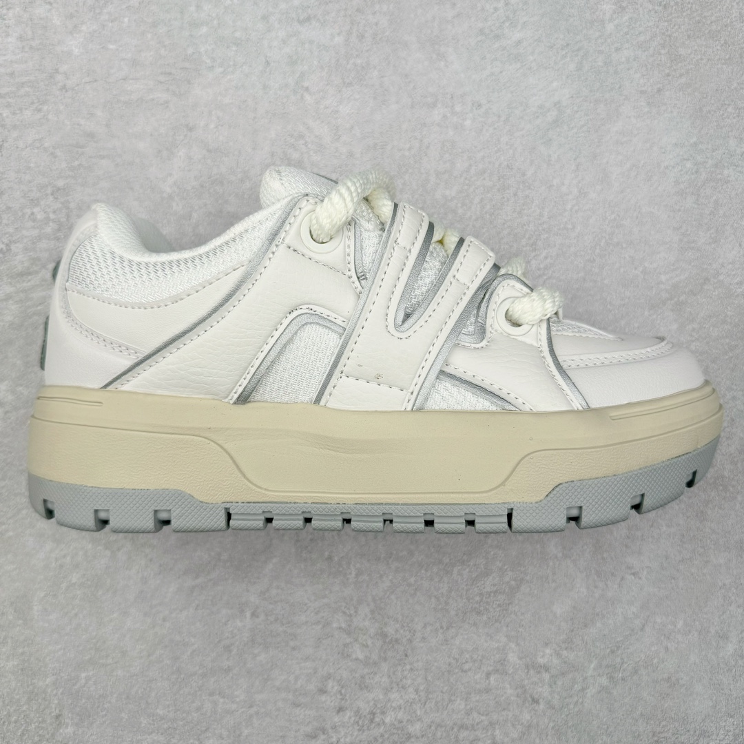 MLB Chunky Liner 时尚舒适耐磨低帮生活休闲鞋 MLB是韩国F&F旗下潮流服装品牌，拥有150年历史的经典传统，是街头文化和国际生活方式的领导者。MLB 拥有包括男装、女装、童装、配饰在内的全品类服饰，提供覆盖各性别、各年龄层、From Head to Toe的穿搭装备。其产品结合了韩国的时尚造型与质感，展现了运动服饰也可以兼具时尚潮流的风格。在产品设计上，MLB不仅融合了美国职业棒球大联盟的各当家球队，更结合了棒球运动中的各个元素。 尺码：35 36 36.5 37.5 38 38.5 39 40 40.5 41 42 42.5 43 44 44.5 45-选品中心