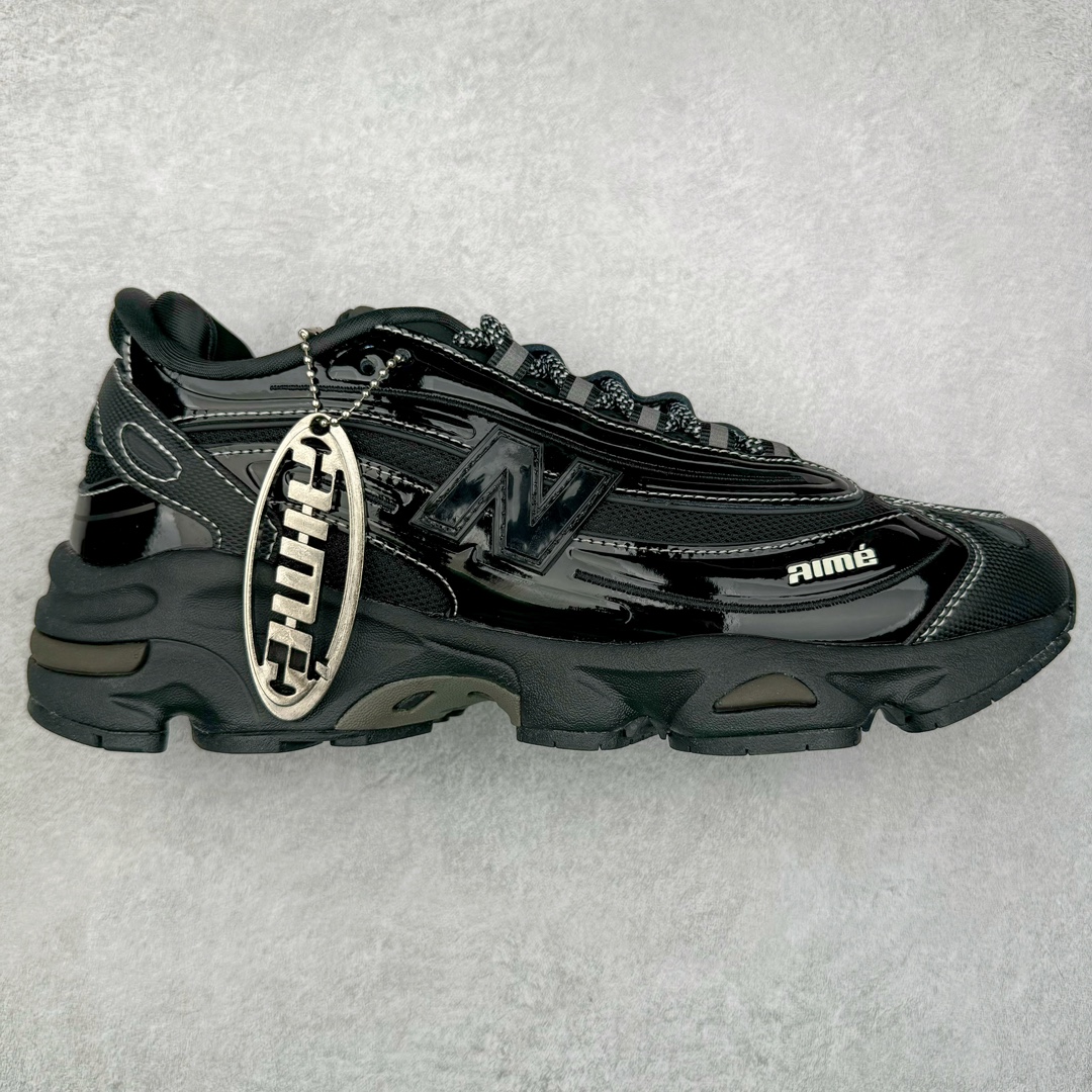 图片[2]-＃GT纯原福利 New Balance M1000 NB新百伦系列低帮复古老爹风休闲运动慢跑鞋 据悉，New Balance的复古鞋型M1000系列将在2024年正式回归。而自家美产创意总监Teddy Santis的AIMÉ LEON DORE也将率先推出联名1000撑撑场子，鞋款预计将在今年正式发布。New Balance1000系列作为NB最高端的鞋型，诞生于1999年，一度成为当年的热门鞋型，神似Nike Air Max95，现在看来也是一双符合潮流趋势的复古老爹鞋型。此番Teddy Santis亲自操刀，将丰富的配色和升级材质于复古的1000鞋型结合，鞋身采用米色、绿色和粉色的搭配。\\\”N\\\”字Logo也以全新的设计呈现，以1000标志性的网布和皮革材质打造，带来全新的视觉体验。后续ALD和New Balance1000的联名还将推出纯白配色，具体颜值还要等更多实物图的释出。AIMÉ LEON DORE和New Balance的多次联名一直有着超高的人气，无论是550还是1906R都有着不低的溢价，预计此番颜值不错的全新1000也会有着较高的人气。尺码：36 37 37.5 38 38.5 39.5 40 40.5 41.5 42 42.5 43 44 44.5 45 45.5 46.5-选品中心