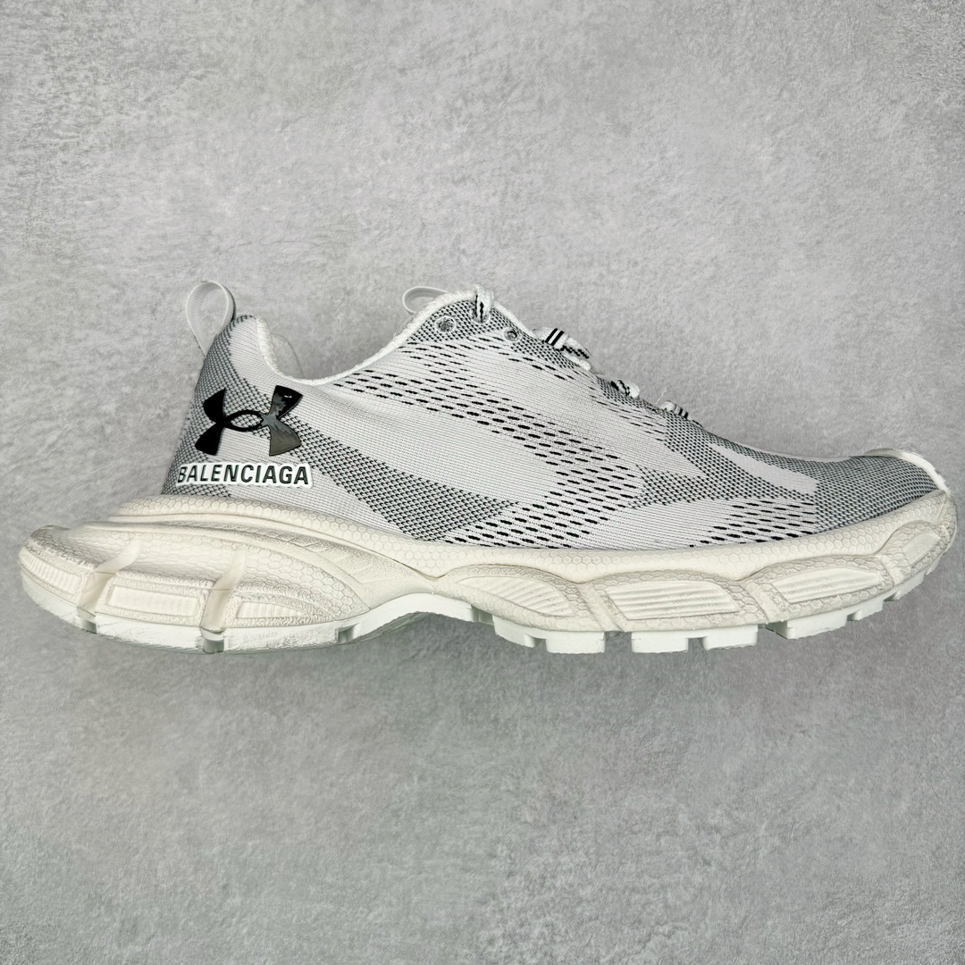 ＃JC BALENCIAGA 3XL Sneakers 巴黎世家十代网布系带低帮走秀复古老爹鞋 全套原纸板楦头开发 最原汁原味的灵魂版型 全鞋荧光划线卡点 胶水把控整洁度追求极致完美 每一双都是工艺品 多重QC质检 超越公司货的品控标准 实实在在的免检产品 原盒原配 正确字体电绣 粗细、位置、大小正确 侧边TPU 透气孔匹配意产原版 正确分离大底 TPU软底 原版一致大底LOGO 立体感十足 原厂皮料水洗做旧 采购原厂网纱 不含皮革 网布材料和聚氨酯 磨损效果 鞋头边缘和后帮 Balenciaga 徽标 鞋面和后跟凸印尺码 鞋舌 3XL 橡胶品牌标识和反光细节 鞋帮拉袢和鞋舌拉祥 配反光细节 备用鞋带在鞋履前侧 可在穿着前取下 便于不同造型搭配 正常尺码 尺码：35 36 37 38 39 40 41 42 43 44 45 46-选品中心