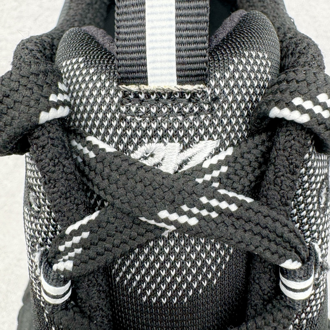 图片[15]-＃JC BALENCIAGA 3XL Sneakers 巴黎世家十代网布系带低帮走秀复古老爹鞋 全套原纸板楦头开发 最原汁原味的灵魂版型 全鞋荧光划线卡点 胶水把控整洁度追求极致完美 每一双都是工艺品 多重QC质检 超越公司货的品控标准 实实在在的免检产品 原盒原配 正确字体电绣 粗细、位置、大小正确 侧边TPU 透气孔匹配意产原版 正确分离大底 TPU软底 原版一致大底LOGO 立体感十足 原厂皮料水洗做旧 采购原厂网纱 不含皮革 网布材料和聚氨酯 磨损效果 鞋头边缘和后帮 Balenciaga 徽标 鞋面和后跟凸印尺码 鞋舌 3XL 橡胶品牌标识和反光细节 鞋帮拉袢和鞋舌拉祥 配反光细节 备用鞋带在鞋履前侧 可在穿着前取下 便于不同造型搭配 正常尺码 尺码：35 36 37 38 39 40 41 42 43 44 45 46-选品中心