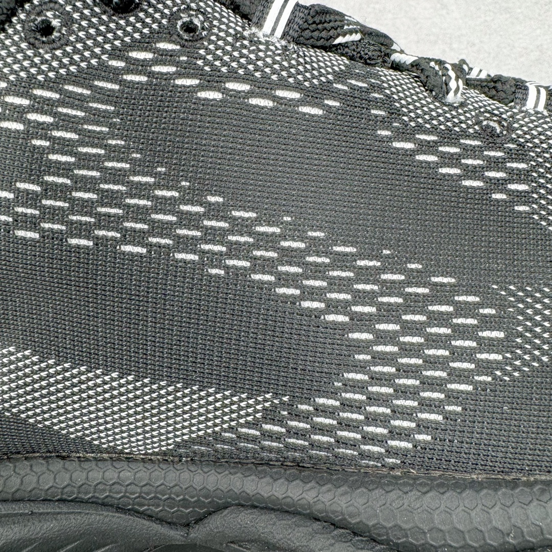 图片[19]-＃JC BALENCIAGA 3XL Sneakers 巴黎世家十代网布系带低帮走秀复古老爹鞋 全套原纸板楦头开发 最原汁原味的灵魂版型 全鞋荧光划线卡点 胶水把控整洁度追求极致完美 每一双都是工艺品 多重QC质检 超越公司货的品控标准 实实在在的免检产品 原盒原配 正确字体电绣 粗细、位置、大小正确 侧边TPU 透气孔匹配意产原版 正确分离大底 TPU软底 原版一致大底LOGO 立体感十足 原厂皮料水洗做旧 采购原厂网纱 不含皮革 网布材料和聚氨酯 磨损效果 鞋头边缘和后帮 Balenciaga 徽标 鞋面和后跟凸印尺码 鞋舌 3XL 橡胶品牌标识和反光细节 鞋帮拉袢和鞋舌拉祥 配反光细节 备用鞋带在鞋履前侧 可在穿着前取下 便于不同造型搭配 正常尺码 尺码：35 36 37 38 39 40 41 42 43 44 45 46-选品中心