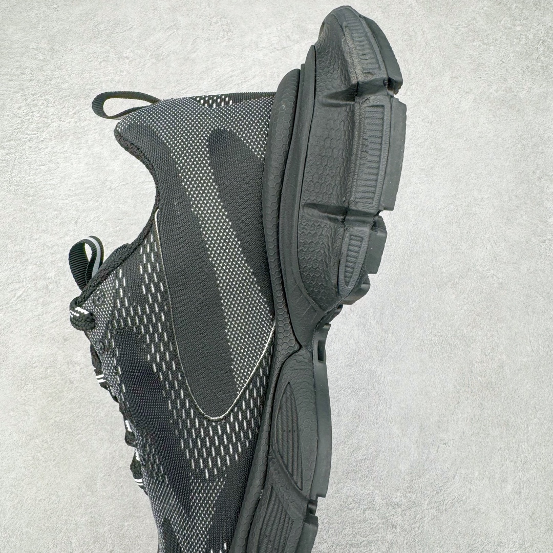 图片[7]-＃JC BALENCIAGA 3XL Sneakers 巴黎世家十代网布系带低帮走秀复古老爹鞋 全套原纸板楦头开发 最原汁原味的灵魂版型 全鞋荧光划线卡点 胶水把控整洁度追求极致完美 每一双都是工艺品 多重QC质检 超越公司货的品控标准 实实在在的免检产品 原盒原配 正确字体电绣 粗细、位置、大小正确 侧边TPU 透气孔匹配意产原版 正确分离大底 TPU软底 原版一致大底LOGO 立体感十足 原厂皮料水洗做旧 采购原厂网纱 不含皮革 网布材料和聚氨酯 磨损效果 鞋头边缘和后帮 Balenciaga 徽标 鞋面和后跟凸印尺码 鞋舌 3XL 橡胶品牌标识和反光细节 鞋帮拉袢和鞋舌拉祥 配反光细节 备用鞋带在鞋履前侧 可在穿着前取下 便于不同造型搭配 正常尺码 尺码：35 36 37 38 39 40 41 42 43 44 45 46-选品中心