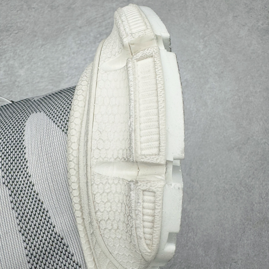 图片[14]-＃JC BALENCIAGA 3XL Sneakers 巴黎世家十代网布系带低帮走秀复古老爹鞋 全套原纸板楦头开发 最原汁原味的灵魂版型 全鞋荧光划线卡点 胶水把控整洁度追求极致完美 每一双都是工艺品 多重QC质检 超越公司货的品控标准 实实在在的免检产品 原盒原配 正确字体电绣 粗细、位置、大小正确 侧边TPU 透气孔匹配意产原版 正确分离大底 TPU软底 原版一致大底LOGO 立体感十足 原厂皮料水洗做旧 采购原厂网纱 不含皮革 网布材料和聚氨酯 磨损效果 鞋头边缘和后帮 Balenciaga 徽标 鞋面和后跟凸印尺码 鞋舌 3XL 橡胶品牌标识和反光细节 鞋帮拉袢和鞋舌拉祥 配反光细节 备用鞋带在鞋履前侧 可在穿着前取下 便于不同造型搭配 正常尺码 尺码：35 36 37 38 39 40 41 42 43 44 45 46-选品中心