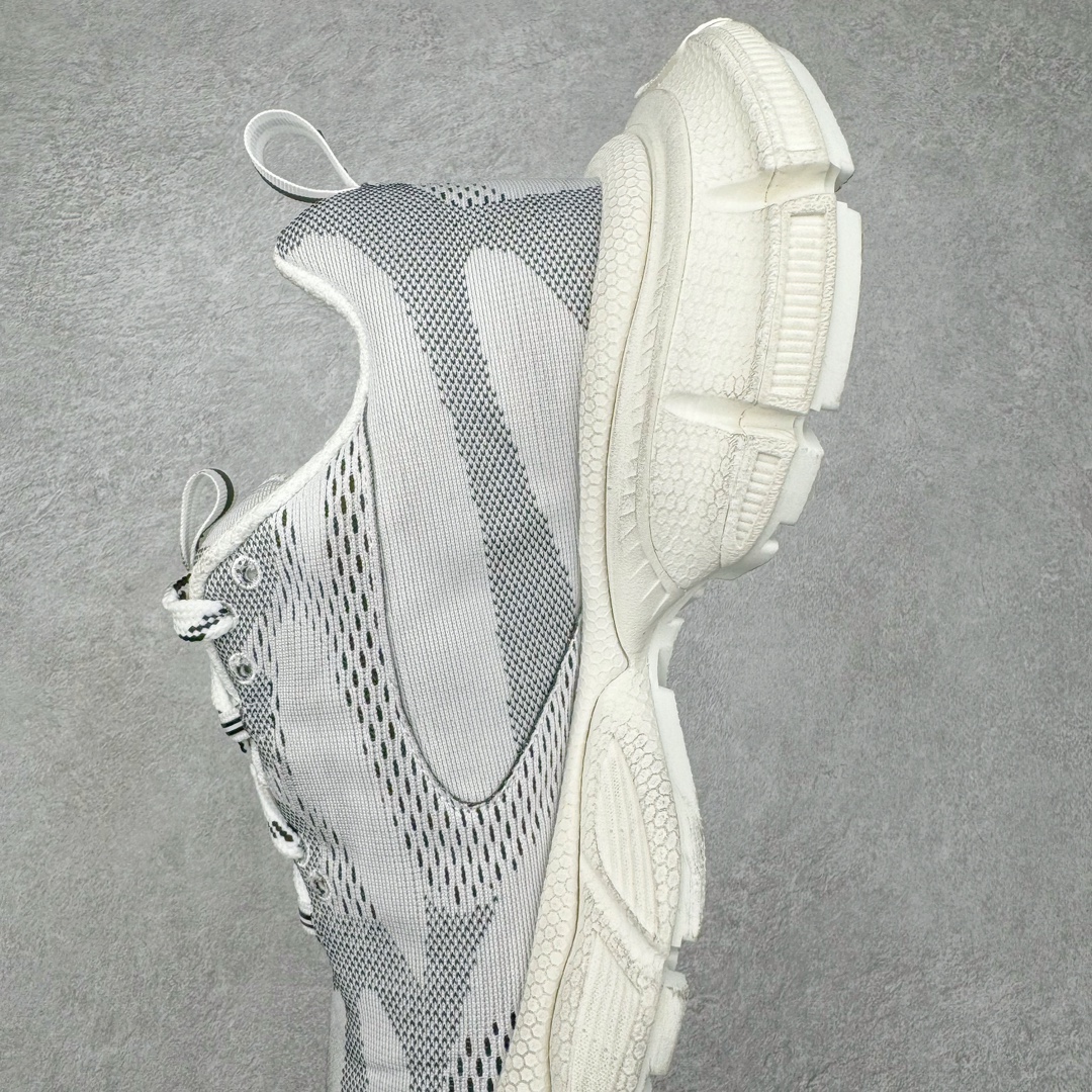 图片[7]-＃JC BALENCIAGA 3XL Sneakers 巴黎世家十代网布系带低帮走秀复古老爹鞋 全套原纸板楦头开发 最原汁原味的灵魂版型 全鞋荧光划线卡点 胶水把控整洁度追求极致完美 每一双都是工艺品 多重QC质检 超越公司货的品控标准 实实在在的免检产品 原盒原配 正确字体电绣 粗细、位置、大小正确 侧边TPU 透气孔匹配意产原版 正确分离大底 TPU软底 原版一致大底LOGO 立体感十足 原厂皮料水洗做旧 采购原厂网纱 不含皮革 网布材料和聚氨酯 磨损效果 鞋头边缘和后帮 Balenciaga 徽标 鞋面和后跟凸印尺码 鞋舌 3XL 橡胶品牌标识和反光细节 鞋帮拉袢和鞋舌拉祥 配反光细节 备用鞋带在鞋履前侧 可在穿着前取下 便于不同造型搭配 正常尺码 尺码：35 36 37 38 39 40 41 42 43 44 45 46-选品中心