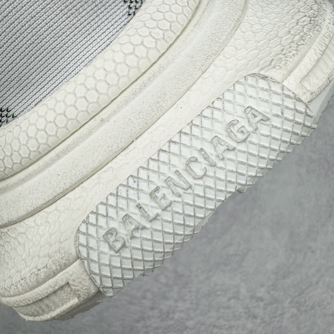 图片[13]-＃JC BALENCIAGA 3XL Sneakers 巴黎世家十代网布系带低帮走秀复古老爹鞋 全套原纸板楦头开发 最原汁原味的灵魂版型 全鞋荧光划线卡点 胶水把控整洁度追求极致完美 每一双都是工艺品 多重QC质检 超越公司货的品控标准 实实在在的免检产品 原盒原配 正确字体电绣 粗细、位置、大小正确 侧边TPU 透气孔匹配意产原版 正确分离大底 TPU软底 原版一致大底LOGO 立体感十足 原厂皮料水洗做旧 采购原厂网纱 不含皮革 网布材料和聚氨酯 磨损效果 鞋头边缘和后帮 Balenciaga 徽标 鞋面和后跟凸印尺码 鞋舌 3XL 橡胶品牌标识和反光细节 鞋帮拉袢和鞋舌拉祥 配反光细节 备用鞋带在鞋履前侧 可在穿着前取下 便于不同造型搭配 正常尺码 尺码：35 36 37 38 39 40 41 42 43 44 45 46-选品中心