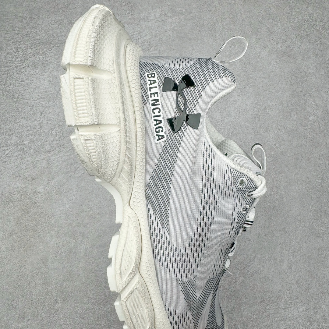 图片[6]-＃JC BALENCIAGA 3XL Sneakers 巴黎世家十代网布系带低帮走秀复古老爹鞋 全套原纸板楦头开发 最原汁原味的灵魂版型 全鞋荧光划线卡点 胶水把控整洁度追求极致完美 每一双都是工艺品 多重QC质检 超越公司货的品控标准 实实在在的免检产品 原盒原配 正确字体电绣 粗细、位置、大小正确 侧边TPU 透气孔匹配意产原版 正确分离大底 TPU软底 原版一致大底LOGO 立体感十足 原厂皮料水洗做旧 采购原厂网纱 不含皮革 网布材料和聚氨酯 磨损效果 鞋头边缘和后帮 Balenciaga 徽标 鞋面和后跟凸印尺码 鞋舌 3XL 橡胶品牌标识和反光细节 鞋帮拉袢和鞋舌拉祥 配反光细节 备用鞋带在鞋履前侧 可在穿着前取下 便于不同造型搭配 正常尺码 尺码：35 36 37 38 39 40 41 42 43 44 45 46-选品中心