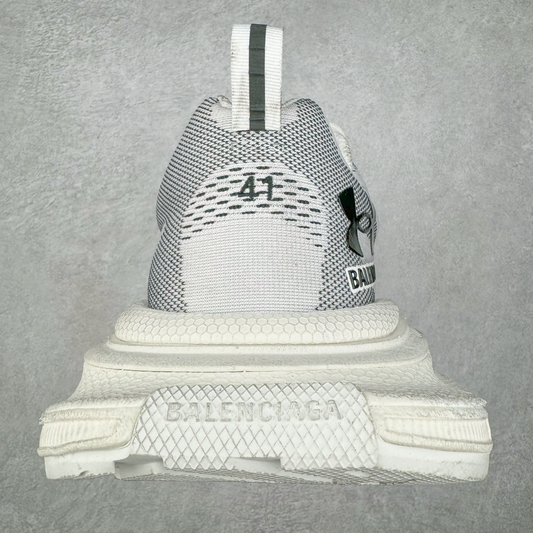 图片[8]-＃JC BALENCIAGA 3XL Sneakers 巴黎世家十代网布系带低帮走秀复古老爹鞋 全套原纸板楦头开发 最原汁原味的灵魂版型 全鞋荧光划线卡点 胶水把控整洁度追求极致完美 每一双都是工艺品 多重QC质检 超越公司货的品控标准 实实在在的免检产品 原盒原配 正确字体电绣 粗细、位置、大小正确 侧边TPU 透气孔匹配意产原版 正确分离大底 TPU软底 原版一致大底LOGO 立体感十足 原厂皮料水洗做旧 采购原厂网纱 不含皮革 网布材料和聚氨酯 磨损效果 鞋头边缘和后帮 Balenciaga 徽标 鞋面和后跟凸印尺码 鞋舌 3XL 橡胶品牌标识和反光细节 鞋帮拉袢和鞋舌拉祥 配反光细节 备用鞋带在鞋履前侧 可在穿着前取下 便于不同造型搭配 正常尺码 尺码：35 36 37 38 39 40 41 42 43 44 45 46-选品中心