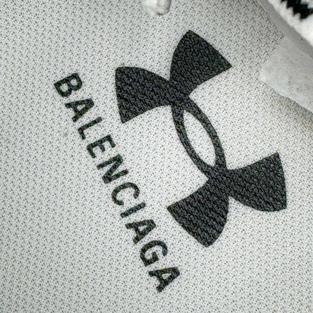 图片[11]-＃JC BALENCIAGA 3XL Sneakers 巴黎世家十代网布系带低帮走秀复古老爹鞋 全套原纸板楦头开发 最原汁原味的灵魂版型 全鞋荧光划线卡点 胶水把控整洁度追求极致完美 每一双都是工艺品 多重QC质检 超越公司货的品控标准 实实在在的免检产品 原盒原配 正确字体电绣 粗细、位置、大小正确 侧边TPU 透气孔匹配意产原版 正确分离大底 TPU软底 原版一致大底LOGO 立体感十足 原厂皮料水洗做旧 采购原厂网纱 不含皮革 网布材料和聚氨酯 磨损效果 鞋头边缘和后帮 Balenciaga 徽标 鞋面和后跟凸印尺码 鞋舌 3XL 橡胶品牌标识和反光细节 鞋帮拉袢和鞋舌拉祥 配反光细节 备用鞋带在鞋履前侧 可在穿着前取下 便于不同造型搭配 正常尺码 尺码：35 36 37 38 39 40 41 42 43 44 45 46-选品中心