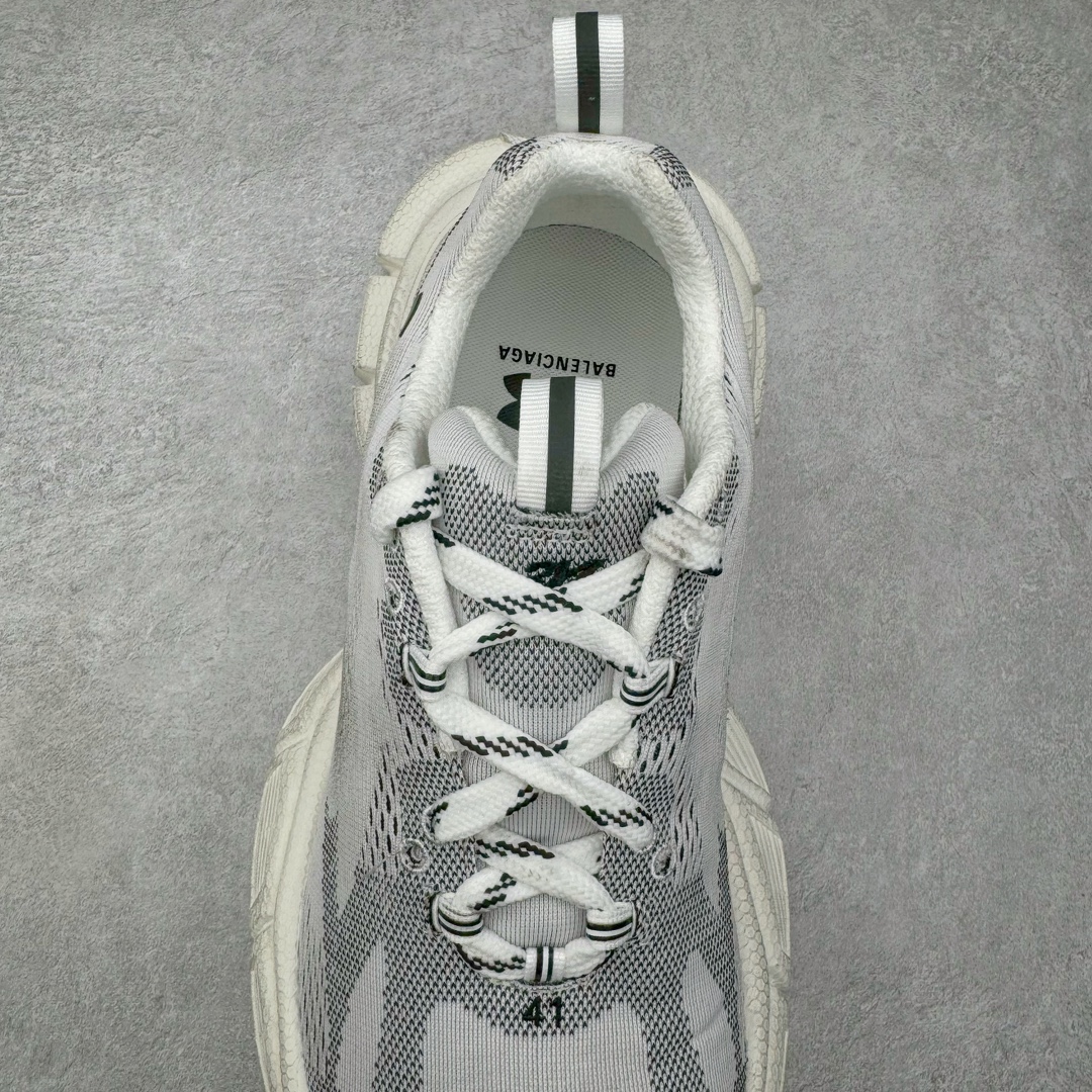 图片[5]-＃JC BALENCIAGA 3XL Sneakers 巴黎世家十代网布系带低帮走秀复古老爹鞋 全套原纸板楦头开发 最原汁原味的灵魂版型 全鞋荧光划线卡点 胶水把控整洁度追求极致完美 每一双都是工艺品 多重QC质检 超越公司货的品控标准 实实在在的免检产品 原盒原配 正确字体电绣 粗细、位置、大小正确 侧边TPU 透气孔匹配意产原版 正确分离大底 TPU软底 原版一致大底LOGO 立体感十足 原厂皮料水洗做旧 采购原厂网纱 不含皮革 网布材料和聚氨酯 磨损效果 鞋头边缘和后帮 Balenciaga 徽标 鞋面和后跟凸印尺码 鞋舌 3XL 橡胶品牌标识和反光细节 鞋帮拉袢和鞋舌拉祥 配反光细节 备用鞋带在鞋履前侧 可在穿着前取下 便于不同造型搭配 正常尺码 尺码：35 36 37 38 39 40 41 42 43 44 45 46-选品中心