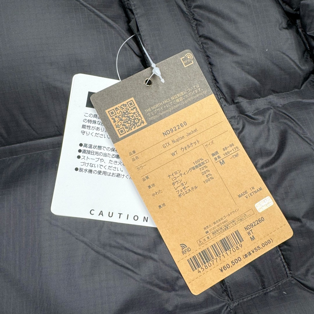 图片[11]-THE NORTH FACE GORE-TEX 北面全热封拼接撞色Logo印花蓬松立领拉链长袖羽绒服 The North Face于1966年成立，一直致力于为户外运动员的每一次严酷探索提供专业装备。作为全球户外运动领导品牌，The NorthFace以经过专业运动员测试、适应各类户外需求的产品助力探索者不断超越自我，激发人类潜能。The North Face象征着众多山脉中更冷、更值得挑战的北坡。品牌标志则来自Half Dome，一座位于美国加州Yosemite NationalPark（优胜美地国家公园）里的山峰，中文名字取为「北面」，象征着不畏惧的户外探索精神。1997年，The North Face采用全新的宣传标语「Never Stop Exploring探索永不停止」，体现品牌的探索精神，成为品牌的座右铭。 尺码：XS S M L XL XXL-选品中心