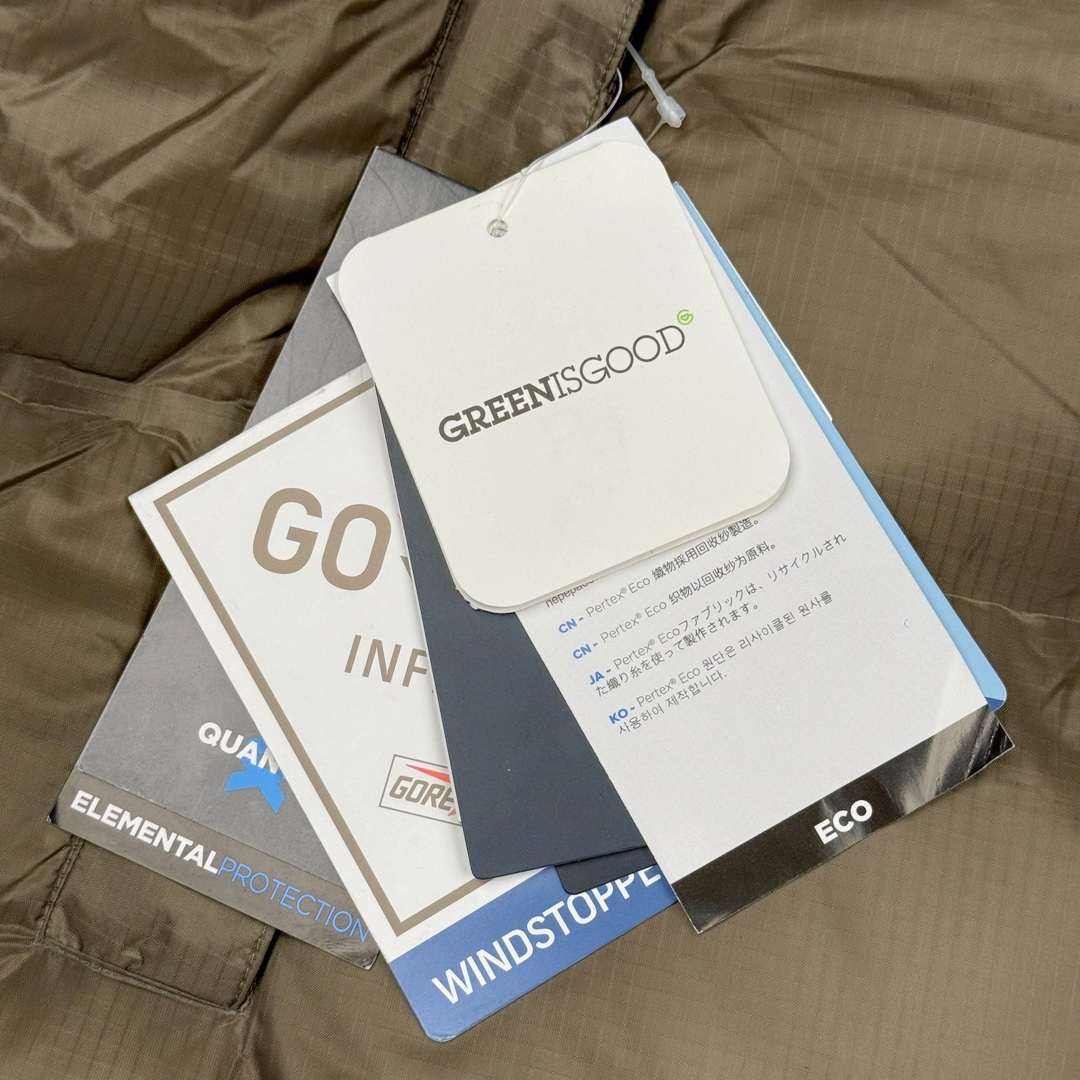 图片[8]-THE NORTH FACE GORE-TEX 北面全热封拼接撞色Logo印花蓬松立领拉链长袖羽绒服 The North Face于1966年成立，一直致力于为户外运动员的每一次严酷探索提供专业装备。作为全球户外运动领导品牌，The NorthFace以经过专业运动员测试、适应各类户外需求的产品助力探索者不断超越自我，激发人类潜能。The North Face象征着众多山脉中更冷、更值得挑战的北坡。品牌标志则来自Half Dome，一座位于美国加州Yosemite NationalPark（优胜美地国家公园）里的山峰，中文名字取为「北面」，象征着不畏惧的户外探索精神。1997年，The North Face采用全新的宣传标语「Never Stop Exploring探索永不停止」，体现品牌的探索精神，成为品牌的座右铭。 尺码：XS S M L XL XXL-选品中心