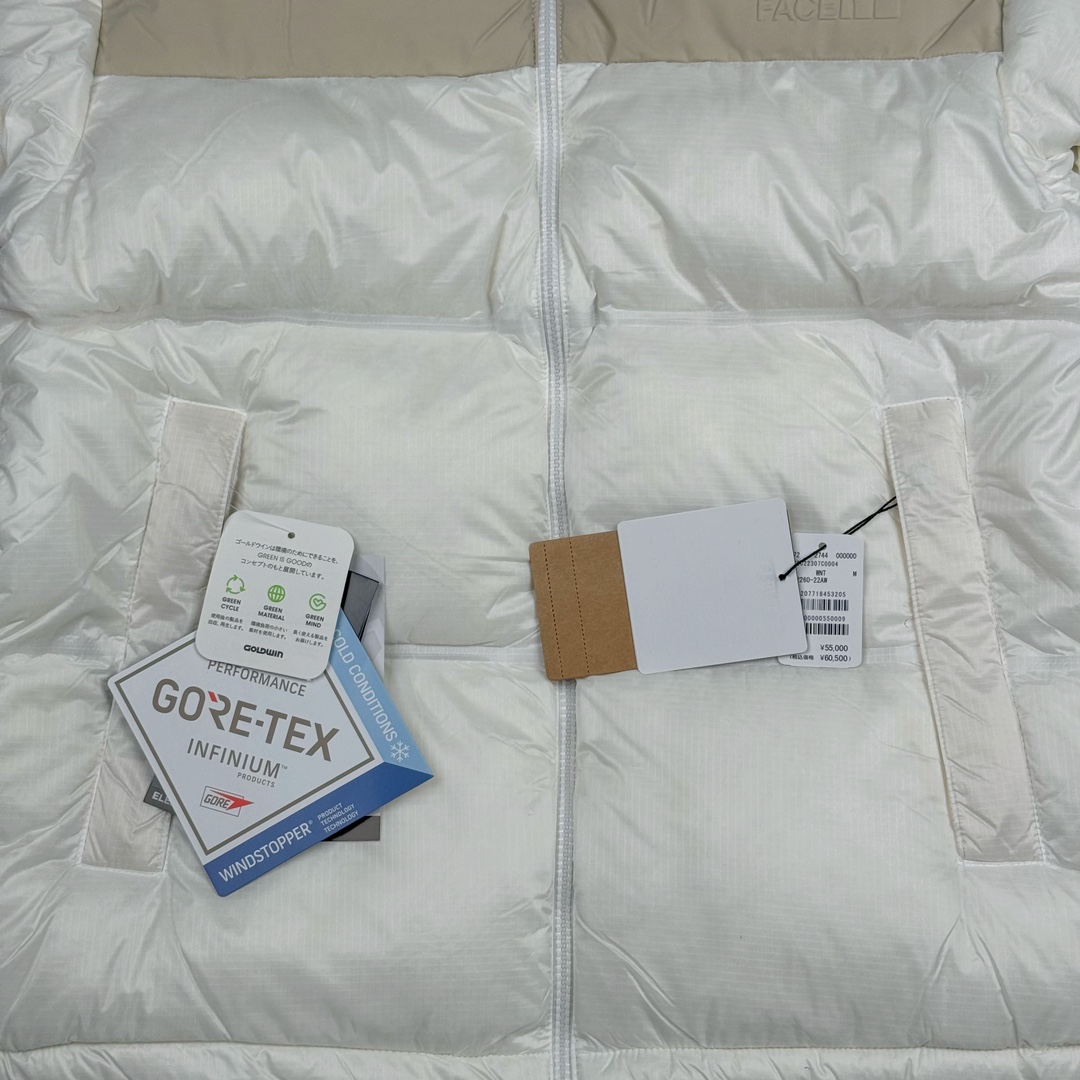 图片[8]-THE NORTH FACE GORE-TEX 北面全热封拼接撞色Logo印花蓬松立领拉链长袖羽绒服 The North Face于1966年成立，一直致力于为户外运动员的每一次严酷探索提供专业装备。作为全球户外运动领导品牌，The NorthFace以经过专业运动员测试、适应各类户外需求的产品助力探索者不断超越自我，激发人类潜能。The North Face象征着众多山脉中更冷、更值得挑战的北坡。品牌标志则来自Half Dome，一座位于美国加州Yosemite NationalPark（优胜美地国家公园）里的山峰，中文名字取为「北面」，象征着不畏惧的户外探索精神。1997年，The North Face采用全新的宣传标语「Never Stop Exploring探索永不停止」，体现品牌的探索精神，成为品牌的座右铭。 尺码：XS S M L XL XXL-选品中心