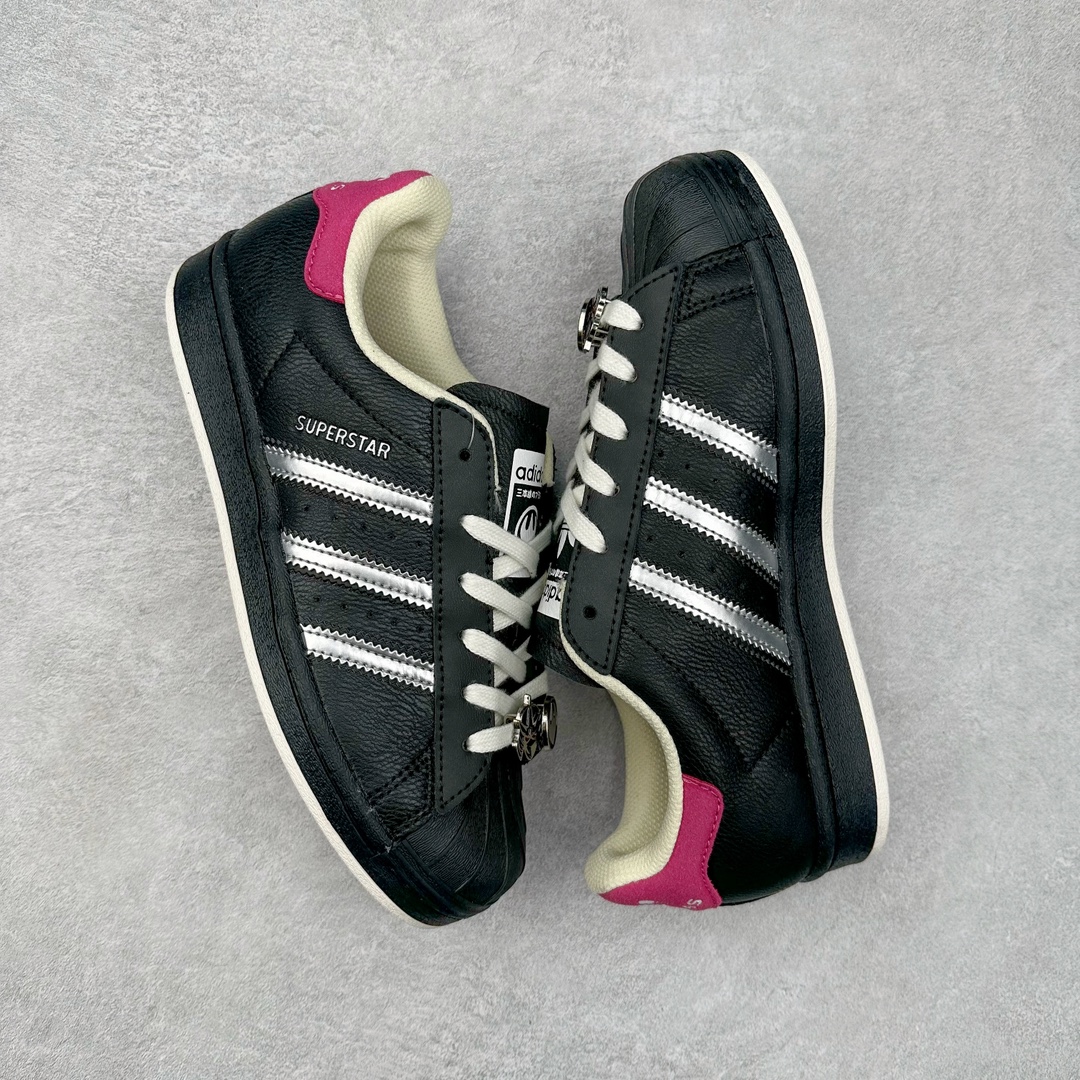 图片[3]-AD Originals Superstar 经典复古贝壳头板鞋 IF9282 诞生于1969年 是第一双将全皮面鞋 身与橡胶鞋头结合在一起的低帮篮球鞋 Superstar最开始 是作为高帮篮球鞋Pro Model的低帮版本而出现的 但因为其独特和醒目的橡胶鞋头造型而让大家熟知 被大家形象地称为\\\”shelltoe\\\”贝壳头 在70年代的美国职业篮球场上 接近3/4的NBA球员都将这双Superstar作为场上用鞋 80年代之后 经过不断的改良和发展 Superstar逐渐成为横跨时装、音乐、街头文化、休闲和运动等各大领域的时尚潮鞋 尺码：36 36.5 37 38 38.5 39 40 40.5 41 42 42.5 43 44 44.5 45-选品中心