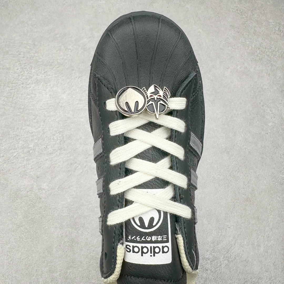 图片[4]-AD Originals Superstar 经典复古贝壳头板鞋 IF9282 诞生于1969年 是第一双将全皮面鞋 身与橡胶鞋头结合在一起的低帮篮球鞋 Superstar最开始 是作为高帮篮球鞋Pro Model的低帮版本而出现的 但因为其独特和醒目的橡胶鞋头造型而让大家熟知 被大家形象地称为\\\”shelltoe\\\”贝壳头 在70年代的美国职业篮球场上 接近3/4的NBA球员都将这双Superstar作为场上用鞋 80年代之后 经过不断的改良和发展 Superstar逐渐成为横跨时装、音乐、街头文化、休闲和运动等各大领域的时尚潮鞋 尺码：36 36.5 37 38 38.5 39 40 40.5 41 42 42.5 43 44 44.5 45-选品中心