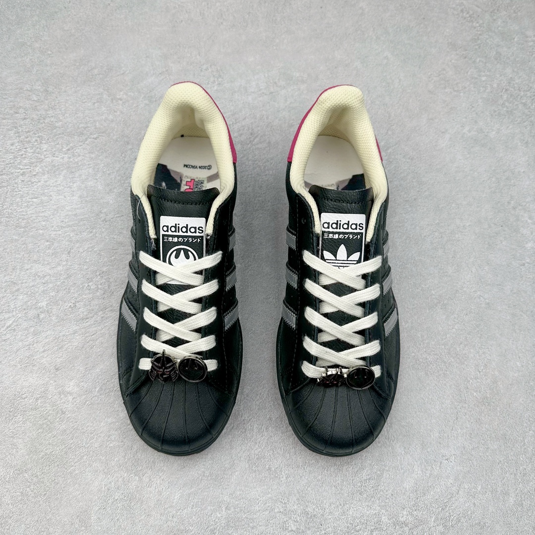 图片[2]-AD Originals Superstar 经典复古贝壳头板鞋 IF9282 诞生于1969年 是第一双将全皮面鞋 身与橡胶鞋头结合在一起的低帮篮球鞋 Superstar最开始 是作为高帮篮球鞋Pro Model的低帮版本而出现的 但因为其独特和醒目的橡胶鞋头造型而让大家熟知 被大家形象地称为\\\”shelltoe\\\”贝壳头 在70年代的美国职业篮球场上 接近3/4的NBA球员都将这双Superstar作为场上用鞋 80年代之后 经过不断的改良和发展 Superstar逐渐成为横跨时装、音乐、街头文化、休闲和运动等各大领域的时尚潮鞋 尺码：36 36.5 37 38 38.5 39 40 40.5 41 42 42.5 43 44 44.5 45-选品中心