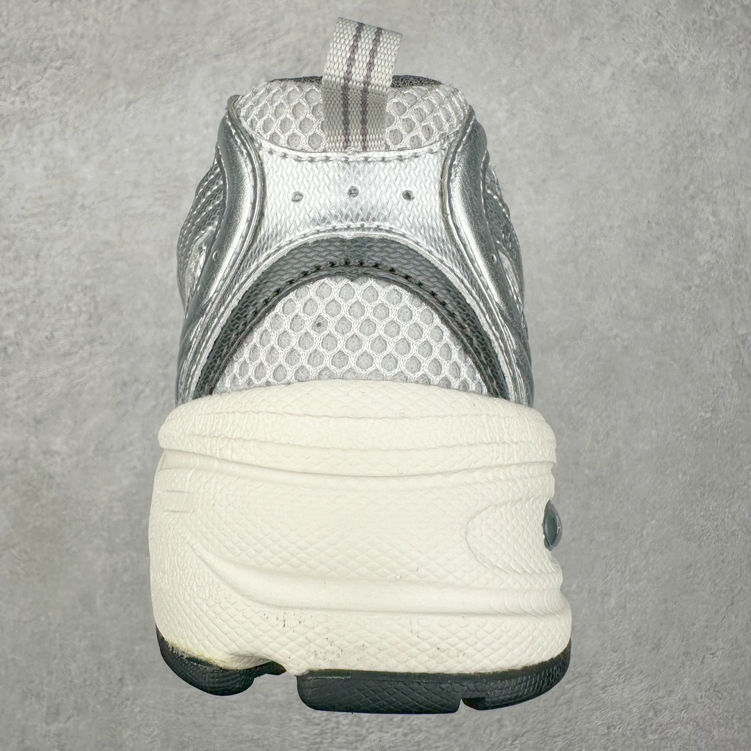 图片[8]-New Balance NB530 新百伦复古透气跑步鞋 抛弃过往以皮革为主的人气轮廓 以极具复古风范的跑鞋外观呈现 设计上全鞋以简约清爽的纯白色作基底 鞋身覆盖大面积织物网眼材质 并于鞋头、鞋带孔眼片等细节处点缀对比鲜明的反光银镀层凸显 鞋舌、侧身等位置则辅以一贯的「N」字标志和品牌徽标彰显身份 最后通过搭载的 ABZORB 缓震中底完善整体造型 尺码：36 37 37.5 38 38.5 39 40 40.5 41 42 42.5 43 44 45-选品中心