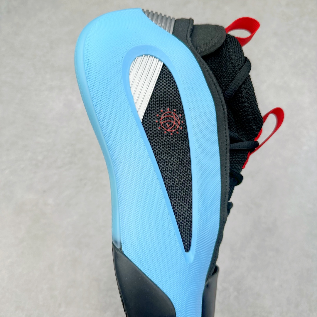 图片[6]-AD Harden Vol. 8 哈登八代签名篮球鞋 IE2688 采用了“袜套式”设计，在十多年前这一设计极为风靡，将帅气和简洁融为一体。现在Harden Vol. 8将袜套鞋领重新拾起，并配合内靴，易穿脱且包裹佳。泪滴形EVA结构骨架提供横向支持和快速移动时的稳定性。全掌JET BOOST科技提供缓震和能量反馈，助你整场保持活力。多向“JH”抓地纹路设计提供优秀抓地力，使球员能够在场上迅速变向、急停或启动，更好地掌控比赛。尺码：40 40.5 41 42 42.5 43 44 44.5 45 46-选品中心