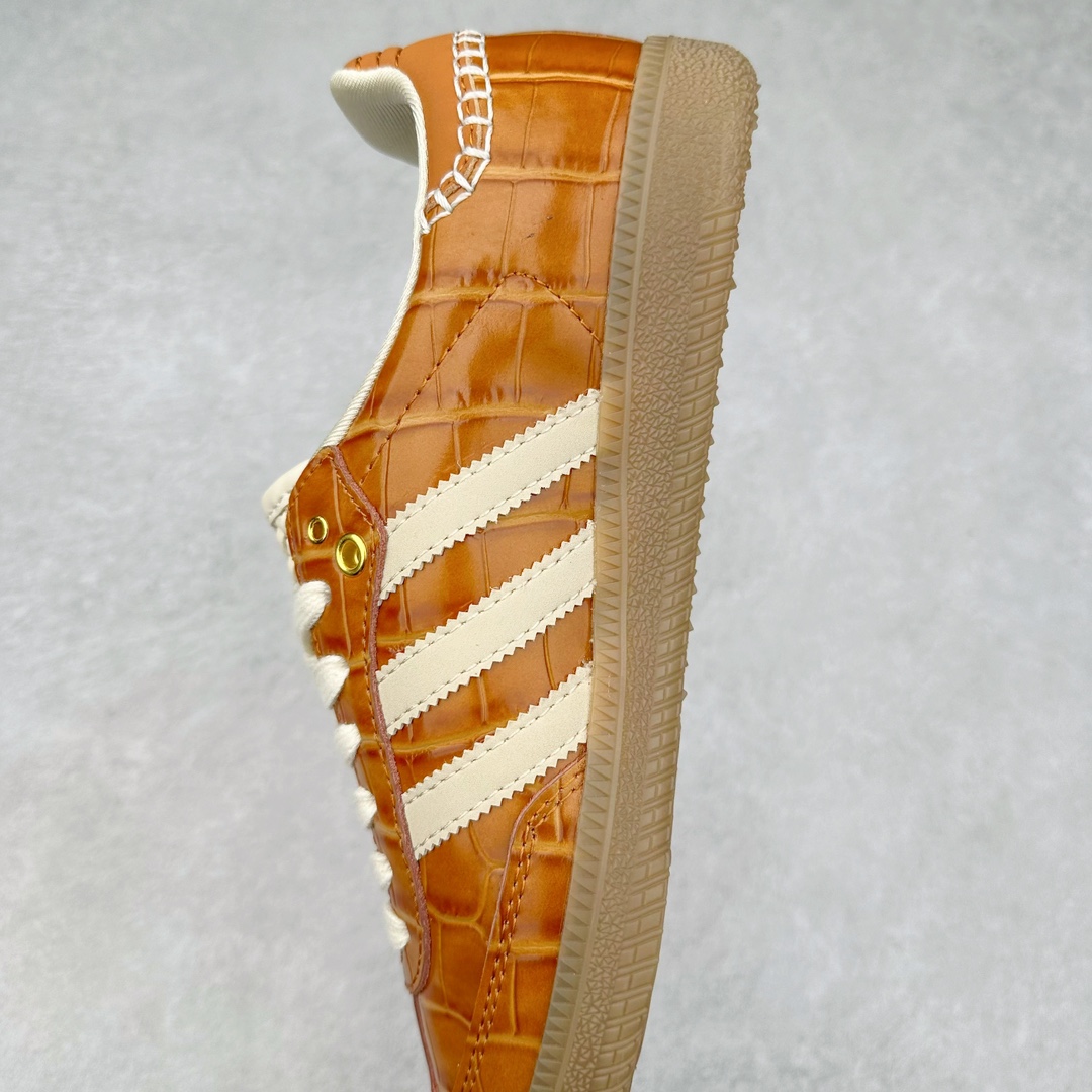 图片[7]-AD Original Samba OG 复古经典轻便板鞋 JH9826 这款桑巴鞋展示了高质量的工艺 带有装饰的超锁缝制和无缝的手感 柔软、柔软的皮革造型和标志性的3条纹完成了精致的外观 正规合身鞋带 鞋面上有绒面鞋垫 橡胶鞋底 享受正畸套筒软感 自50年代首次亮相以来就一直在赢得粉丝的青睐 尺码：36 36.5 37.5 38 38.5 39 40 40.5 41 42 42.5 43 44 44.5 45-选品中心