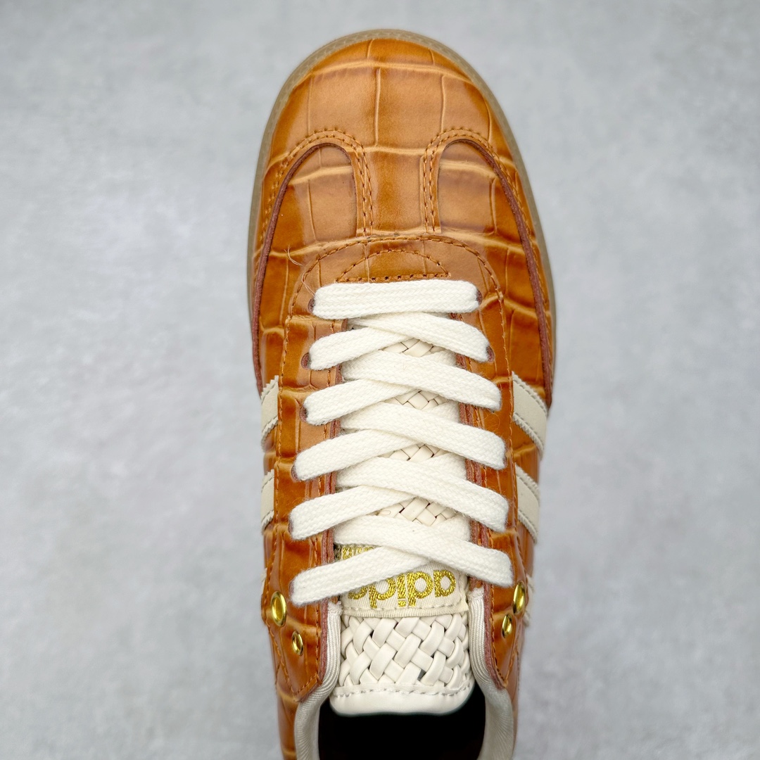 图片[4]-AD Original Samba OG 复古经典轻便板鞋 JH9826 这款桑巴鞋展示了高质量的工艺 带有装饰的超锁缝制和无缝的手感 柔软、柔软的皮革造型和标志性的3条纹完成了精致的外观 正规合身鞋带 鞋面上有绒面鞋垫 橡胶鞋底 享受正畸套筒软感 自50年代首次亮相以来就一直在赢得粉丝的青睐 尺码：36 36.5 37.5 38 38.5 39 40 40.5 41 42 42.5 43 44 44.5 45-选品中心