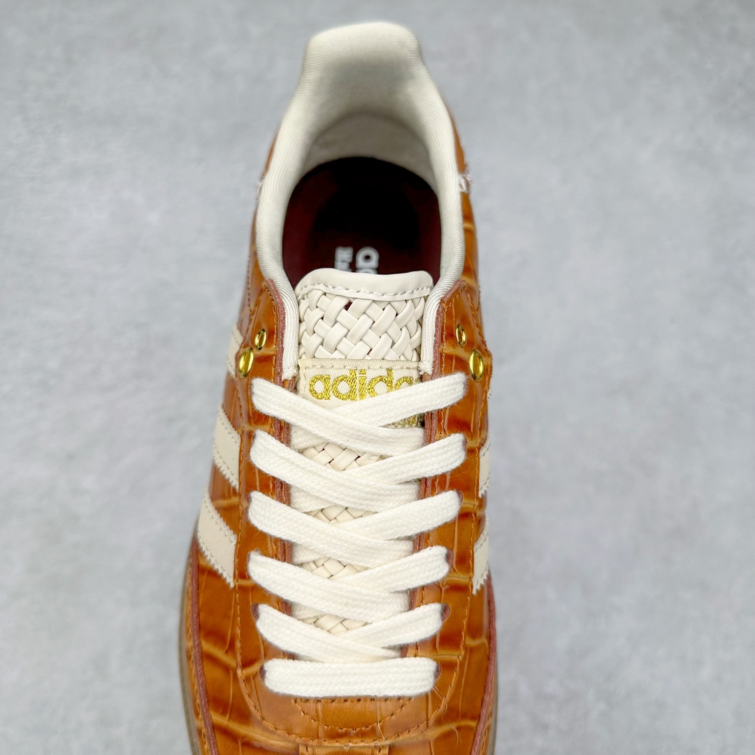 图片[5]-AD Original Samba OG 复古经典轻便板鞋 JH9826 这款桑巴鞋展示了高质量的工艺 带有装饰的超锁缝制和无缝的手感 柔软、柔软的皮革造型和标志性的3条纹完成了精致的外观 正规合身鞋带 鞋面上有绒面鞋垫 橡胶鞋底 享受正畸套筒软感 自50年代首次亮相以来就一直在赢得粉丝的青睐 尺码：36 36.5 37.5 38 38.5 39 40 40.5 41 42 42.5 43 44 44.5 45-选品中心