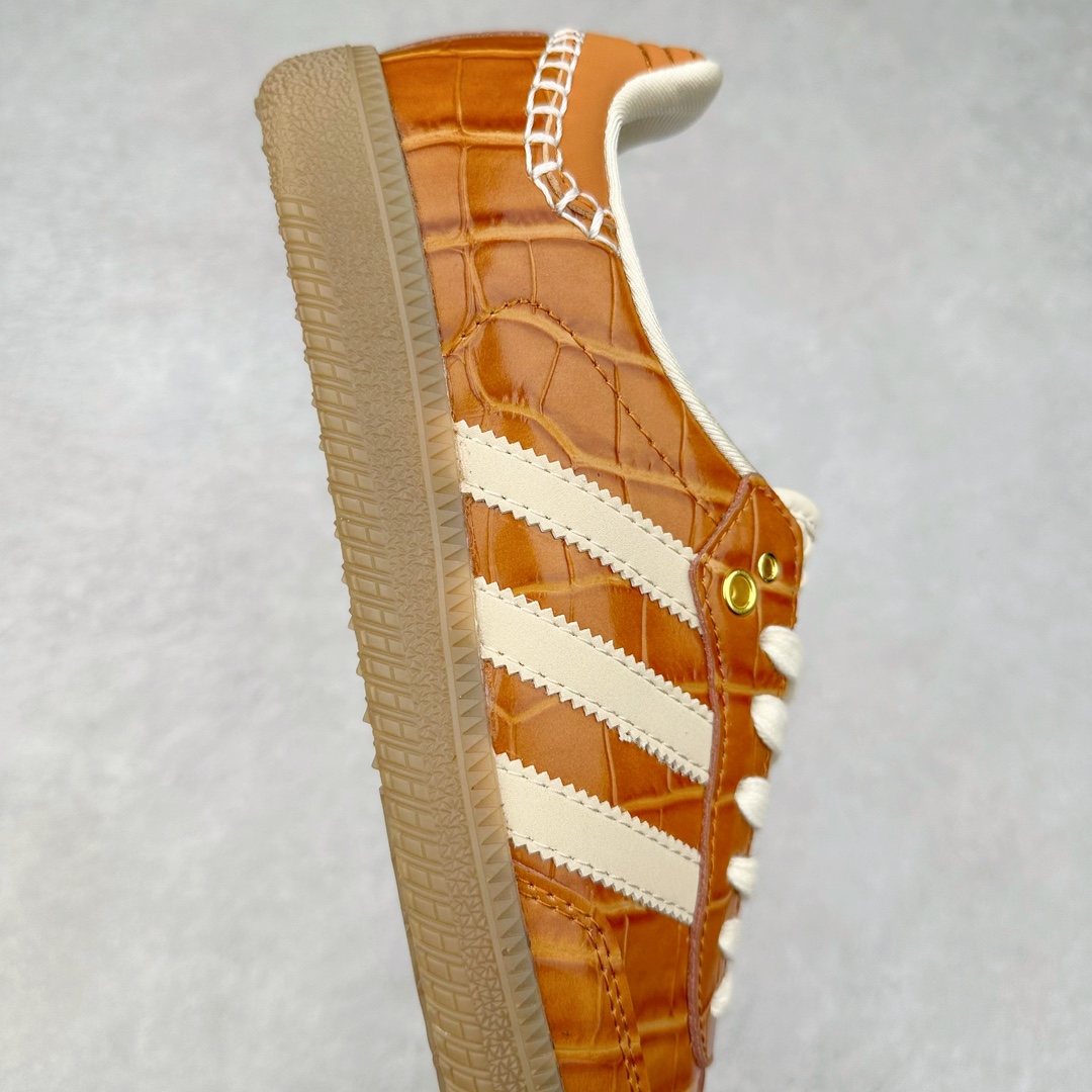 图片[6]-AD Original Samba OG 复古经典轻便板鞋 JH9826 这款桑巴鞋展示了高质量的工艺 带有装饰的超锁缝制和无缝的手感 柔软、柔软的皮革造型和标志性的3条纹完成了精致的外观 正规合身鞋带 鞋面上有绒面鞋垫 橡胶鞋底 享受正畸套筒软感 自50年代首次亮相以来就一直在赢得粉丝的青睐 尺码：36 36.5 37.5 38 38.5 39 40 40.5 41 42 42.5 43 44 44.5 45-选品中心