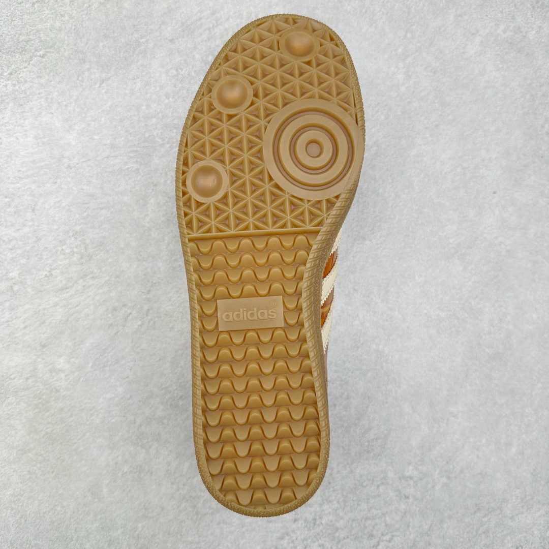 图片[9]-AD Original Samba OG 复古经典轻便板鞋 JH9826 这款桑巴鞋展示了高质量的工艺 带有装饰的超锁缝制和无缝的手感 柔软、柔软的皮革造型和标志性的3条纹完成了精致的外观 正规合身鞋带 鞋面上有绒面鞋垫 橡胶鞋底 享受正畸套筒软感 自50年代首次亮相以来就一直在赢得粉丝的青睐 尺码：36 36.5 37.5 38 38.5 39 40 40.5 41 42 42.5 43 44 44.5 45-选品中心