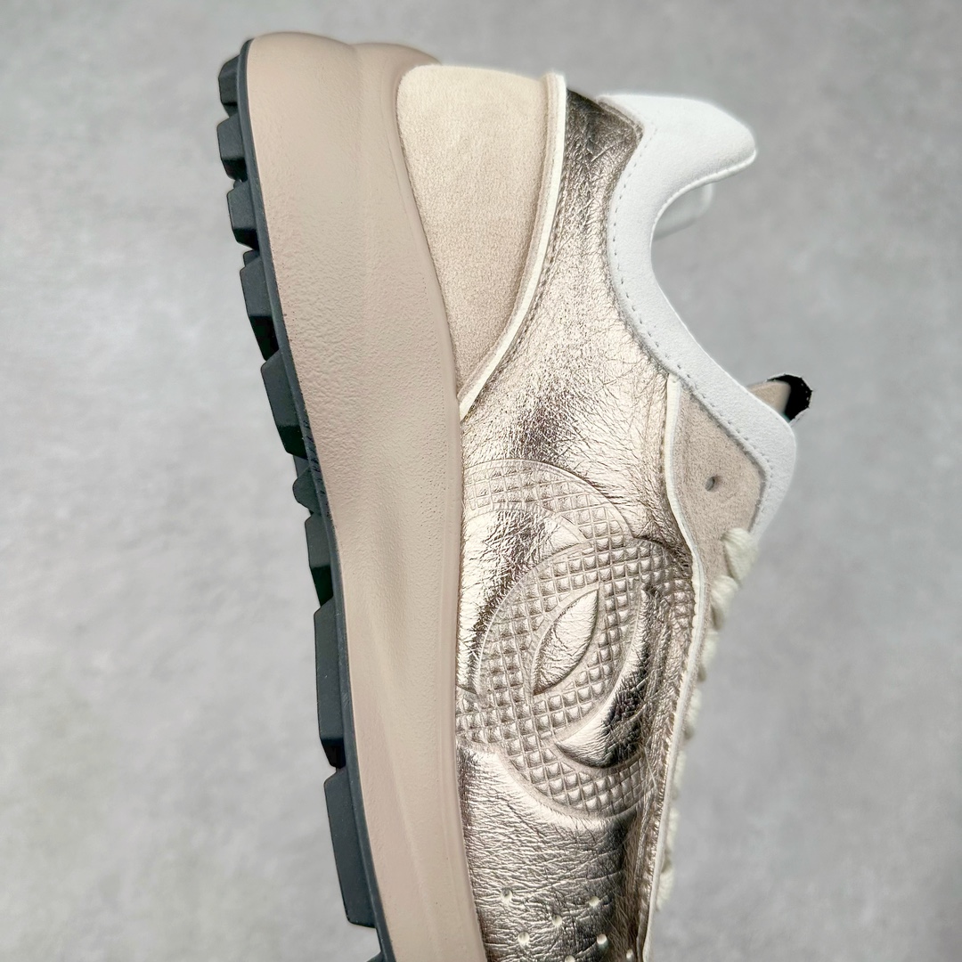 图片[6]-CHANEL 2025C新款早春度假款 采用最新礼盒包装 花纹礼盒包装👏 海外购入原版1-1复刻 【采用进口牛皮➕牛筋TPUD大底增高4CM】 一双舒适的鞋子能给自己减少脚下的劳累 新款Very 百搭 不管是日常穿搭 姐妹聚会 职场通勤 户外运动及各种场合都是可以轻松驾驭 显腿直、修饰脚型、舒服舒适不磨脚、透气性很好、夏天也可以穿、穿上气质拉满上班族也能轻松拥有 尺码：35 36 37 38 39 40-选品中心