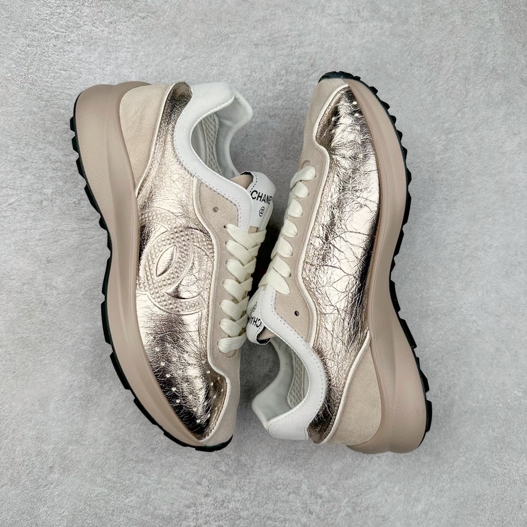 图片[3]-CHANEL 2025C新款早春度假款 采用最新礼盒包装 花纹礼盒包装👏 海外购入原版1-1复刻 【采用进口牛皮➕牛筋TPUD大底增高4CM】 一双舒适的鞋子能给自己减少脚下的劳累 新款Very 百搭 不管是日常穿搭 姐妹聚会 职场通勤 户外运动及各种场合都是可以轻松驾驭 显腿直、修饰脚型、舒服舒适不磨脚、透气性很好、夏天也可以穿、穿上气质拉满上班族也能轻松拥有 尺码：35 36 37 38 39 40-选品中心