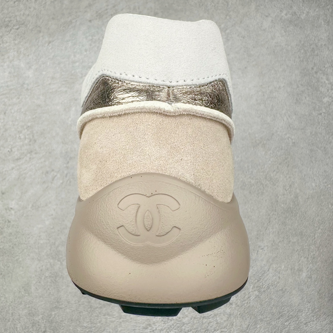 图片[8]-CHANEL 2025C新款早春度假款 采用最新礼盒包装 花纹礼盒包装👏 海外购入原版1-1复刻 【采用进口牛皮➕牛筋TPUD大底增高4CM】 一双舒适的鞋子能给自己减少脚下的劳累 新款Very 百搭 不管是日常穿搭 姐妹聚会 职场通勤 户外运动及各种场合都是可以轻松驾驭 显腿直、修饰脚型、舒服舒适不磨脚、透气性很好、夏天也可以穿、穿上气质拉满上班族也能轻松拥有 尺码：35 36 37 38 39 40-选品中心