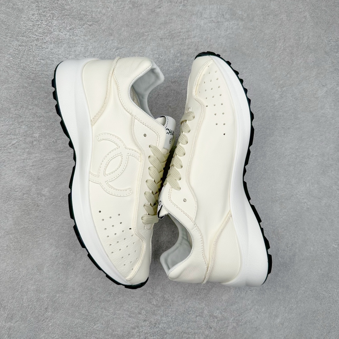 图片[3]-CHANEL 2025C新款早春度假款 采用最新礼盒包装 花纹礼盒包装👏 海外购入原版1-1复刻 【采用进口牛皮➕牛筋TPUD大底增高4CM】 一双舒适的鞋子能给自己减少脚下的劳累 新款Very 百搭 不管是日常穿搭 姐妹聚会 职场通勤 户外运动及各种场合都是可以轻松驾驭 显腿直、修饰脚型、舒服舒适不磨脚、透气性很好、夏天也可以穿、穿上气质拉满上班族也能轻松拥有 尺码：35 36 37 38 39 40-选品中心