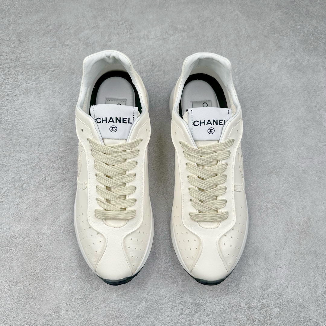 图片[2]-CHANEL 2025C新款早春度假款 采用最新礼盒包装 花纹礼盒包装👏 海外购入原版1-1复刻 【采用进口牛皮➕牛筋TPUD大底增高4CM】 一双舒适的鞋子能给自己减少脚下的劳累 新款Very 百搭 不管是日常穿搭 姐妹聚会 职场通勤 户外运动及各种场合都是可以轻松驾驭 显腿直、修饰脚型、舒服舒适不磨脚、透气性很好、夏天也可以穿、穿上气质拉满上班族也能轻松拥有 尺码：35 36 37 38 39 40-选品中心