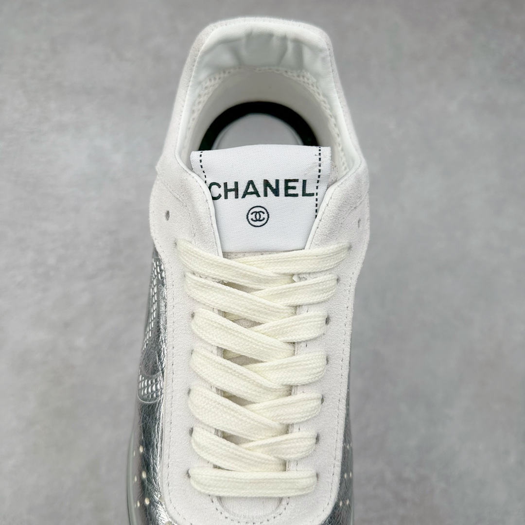 图片[5]-CHANEL 2025C新款早春度假款 采用最新礼盒包装 花纹礼盒包装👏 海外购入原版1-1复刻 【采用进口牛皮➕牛筋TPUD大底增高4CM】 一双舒适的鞋子能给自己减少脚下的劳累 新款Very 百搭 不管是日常穿搭 姐妹聚会 职场通勤 户外运动及各种场合都是可以轻松驾驭 显腿直、修饰脚型、舒服舒适不磨脚、透气性很好、夏天也可以穿、穿上气质拉满上班族也能轻松拥有 尺码：35 36 37 38 39 40-选品中心