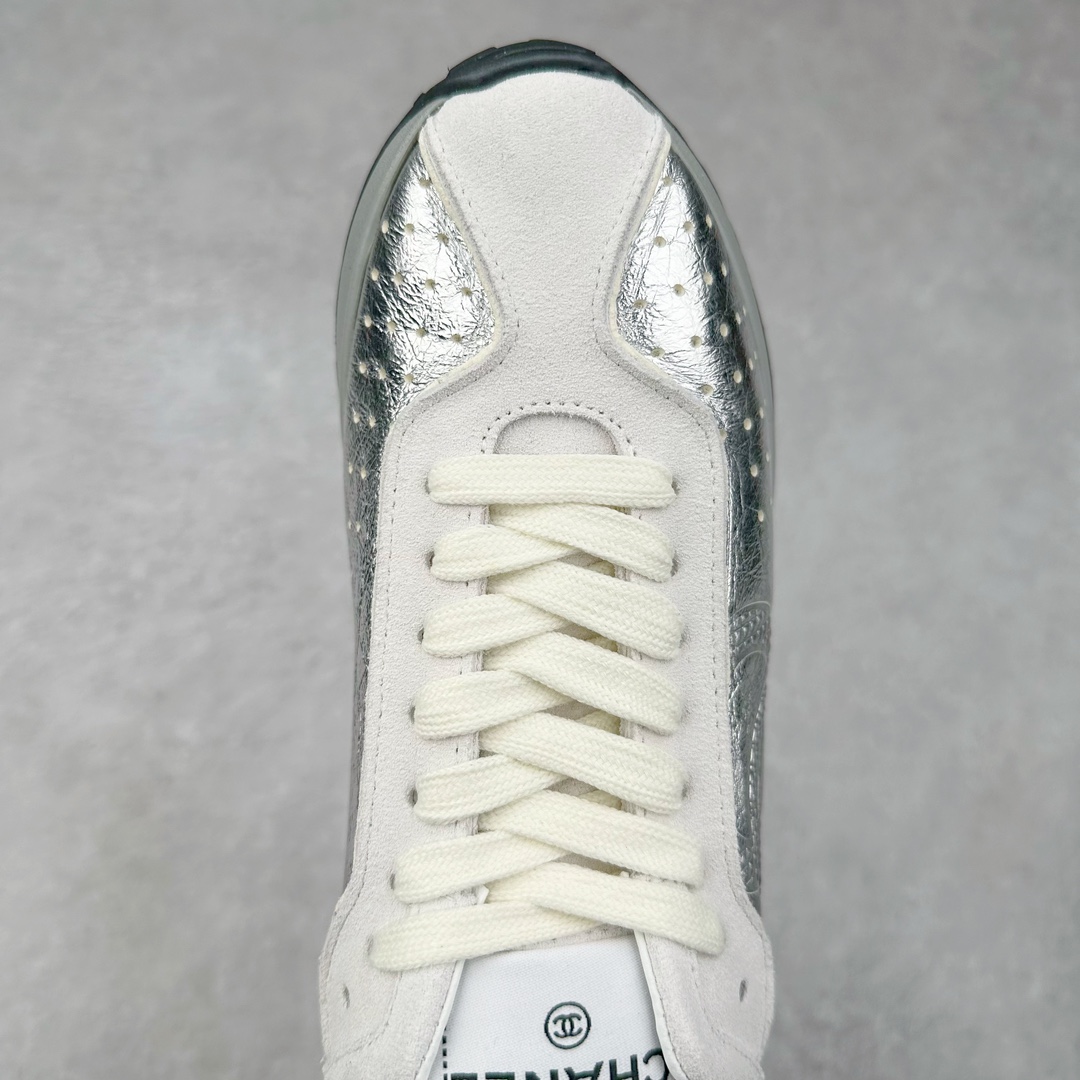 图片[4]-CHANEL 2025C新款早春度假款 采用最新礼盒包装 花纹礼盒包装👏 海外购入原版1-1复刻 【采用进口牛皮➕牛筋TPUD大底增高4CM】 一双舒适的鞋子能给自己减少脚下的劳累 新款Very 百搭 不管是日常穿搭 姐妹聚会 职场通勤 户外运动及各种场合都是可以轻松驾驭 显腿直、修饰脚型、舒服舒适不磨脚、透气性很好、夏天也可以穿、穿上气质拉满上班族也能轻松拥有 尺码：35 36 37 38 39 40-选品中心