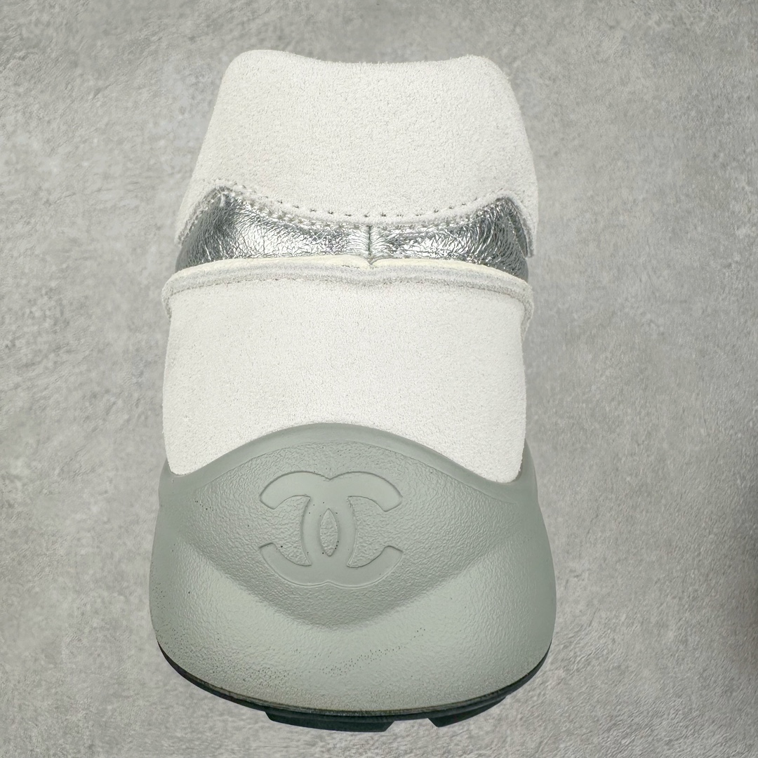 图片[8]-CHANEL 2025C新款早春度假款 采用最新礼盒包装 花纹礼盒包装👏 海外购入原版1-1复刻 【采用进口牛皮➕牛筋TPUD大底增高4CM】 一双舒适的鞋子能给自己减少脚下的劳累 新款Very 百搭 不管是日常穿搭 姐妹聚会 职场通勤 户外运动及各种场合都是可以轻松驾驭 显腿直、修饰脚型、舒服舒适不磨脚、透气性很好、夏天也可以穿、穿上气质拉满上班族也能轻松拥有 尺码：35 36 37 38 39 40-选品中心