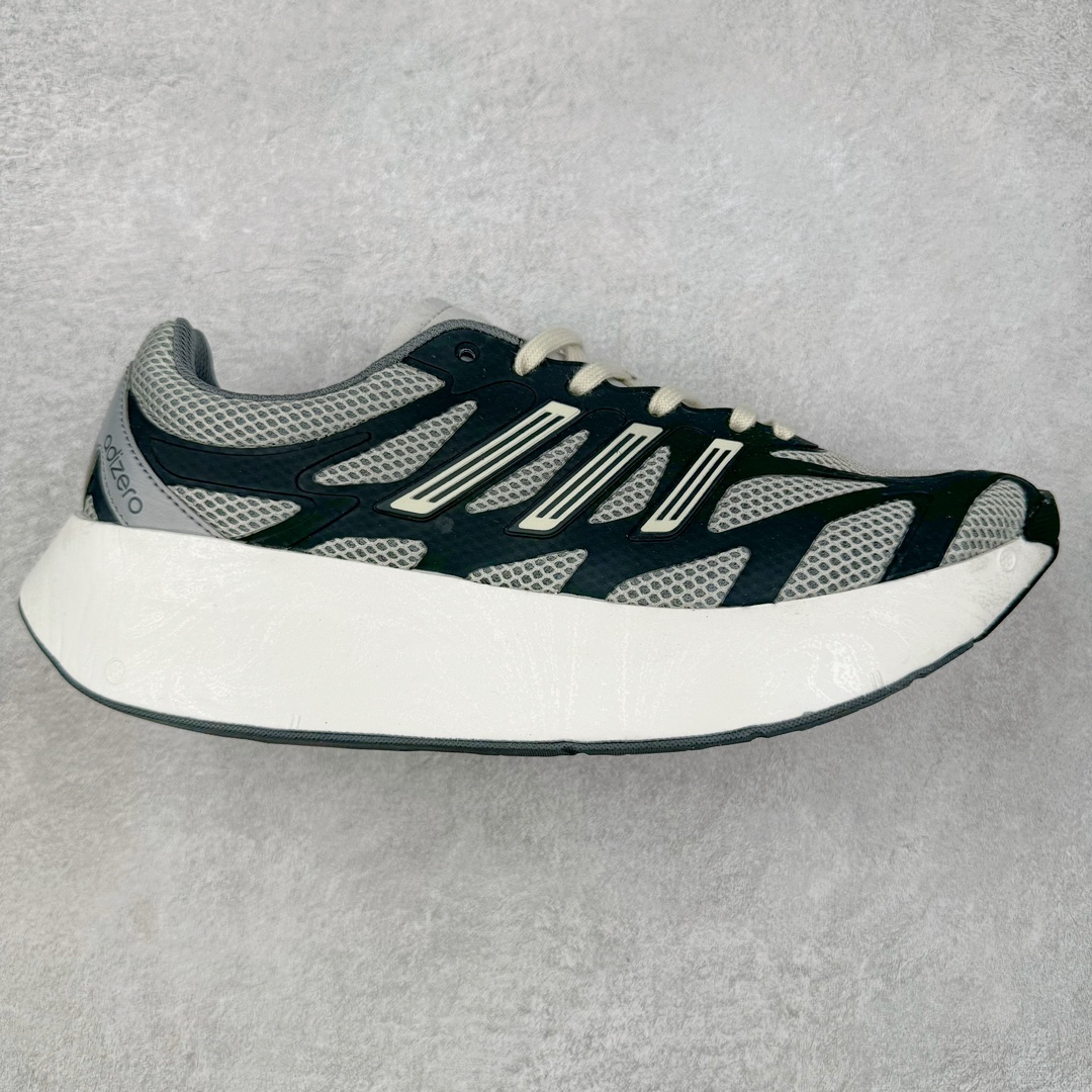 AD Adizero Aruku 全新跑鞋 JQ7391 以永动机为灵感的前卫造型 以及时下流行的厚底设定 让人无比期待 “Aruku” 在日文中是行走的意思 昭示了这是一双定位于大众日常训练或慢跑的鞋款 黑、白、红三色的撞色外观 搭配街头感、现代感十足的鞋面线条勾勒 格外引人注目 搭配丰沛的全新 Swirlfoam 泡棉厚底 虽然不像顶级竞速跑鞋那般极致 但也将日常舒适和时尚颜值平衡到位 尺码：36 36.5 37.5 38 38.5 39 40 40.5 41 42 42.5 43 44 44.5 45-选品中心