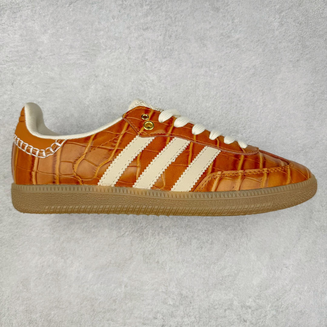 AD Original Samba OG 复古经典轻便板鞋 JH9826 这款桑巴鞋展示了高质量的工艺 带有装饰的超锁缝制和无缝的手感 柔软、柔软的皮革造型和标志性的3条纹完成了精致的外观 正规合身鞋带 鞋面上有绒面鞋垫 橡胶鞋底 享受正畸套筒软感 自50年代首次亮相以来就一直在赢得粉丝的青睐 尺码：36 36.5 37.5 38 38.5 39 40 40.5 41 42 42.5 43 44 44.5 45-选品中心