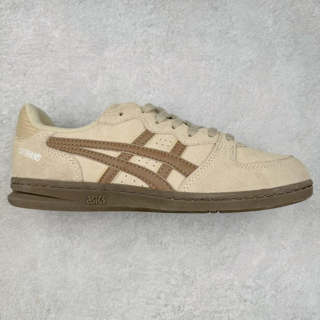 HAY x Asics Skyhand OG 复古板鞋 ASICS (亚瑟士）是日本实业家鬼家喜八郎创立的跑鞋运动品牌，名字想法源自著名的拉丁谚语“AnimaSana In Corpore Sano”意为“健全的精神寓于强健的体魄”。正如其名字的含义，ASICS亚瑟士一直坚信保持身体的健康与活力是打造健康快乐的生活方式的最佳途径。亚瑟士的跑鞋、篮球鞋等系列集专业与美貌于一身，拥有极高的热度 货号：1203A563 尺码：36 37 37.5 38 39 39.5 40 40.5 41.5 42 42.5 43.5 44 45-选品中心