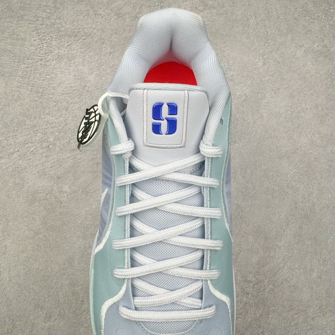 图片[5]-＃Max/灭世 NK Sabrina 2 萨布丽娜二代签名减震防滑低帮篮球鞋 灰蓝白 FZ1517-002 革新登场🌪🔝颠覆革新出货‼️缓震配置独家革新！实战属性直接拉满👊🏻实战天花板上限再度提升！实战亲测-性能体验吊打国产同价位鞋款 ⚫️前掌扇形zoom➕增配中足抗扭片➕增配后掌马蹄ZOOM气垫（正品仅配置前掌扇形zoom） 完美解决 正品抗扭不足问题 ⚫️采用科比5代鞋楦以及龙骨数据打造！前后落差仅6mm！小科5实至名归！ ⚫️鞋身➕鞋头增配高频补强层，提升鞋头以及脚踝支撑性 ⚫️鞋垫采用高弹缓震垫材质-磨合一场直接贴合脚型☑️ ⚫️外底加厚2mm，升级止滑配方，磨合一次，抓地原地起飞 后卫旗舰有且只在灭世纯原（支持市场任意货品正面PK） 真材实料，肉眼可见！革新升级绝非空穴来风！灭世纯原内外兼修，用态度诠释最强实战货品👊🏻 尺码：39-46（尺码建议：标准亚洲楦 无需大半码）-选品中心