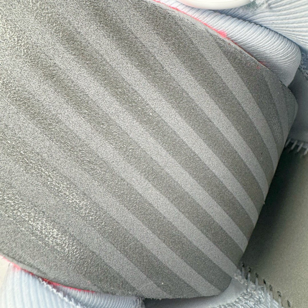 图片[11]-＃Max/灭世 NK Sabrina 2 萨布丽娜二代签名减震防滑低帮篮球鞋 灰蓝白 FZ1517-002 革新登场🌪🔝颠覆革新出货‼️缓震配置独家革新！实战属性直接拉满👊🏻实战天花板上限再度提升！实战亲测-性能体验吊打国产同价位鞋款 ⚫️前掌扇形zoom➕增配中足抗扭片➕增配后掌马蹄ZOOM气垫（正品仅配置前掌扇形zoom） 完美解决 正品抗扭不足问题 ⚫️采用科比5代鞋楦以及龙骨数据打造！前后落差仅6mm！小科5实至名归！ ⚫️鞋身➕鞋头增配高频补强层，提升鞋头以及脚踝支撑性 ⚫️鞋垫采用高弹缓震垫材质-磨合一场直接贴合脚型☑️ ⚫️外底加厚2mm，升级止滑配方，磨合一次，抓地原地起飞 后卫旗舰有且只在灭世纯原（支持市场任意货品正面PK） 真材实料，肉眼可见！革新升级绝非空穴来风！灭世纯原内外兼修，用态度诠释最强实战货品👊🏻 尺码：39-46（尺码建议：标准亚洲楦 无需大半码）-选品中心