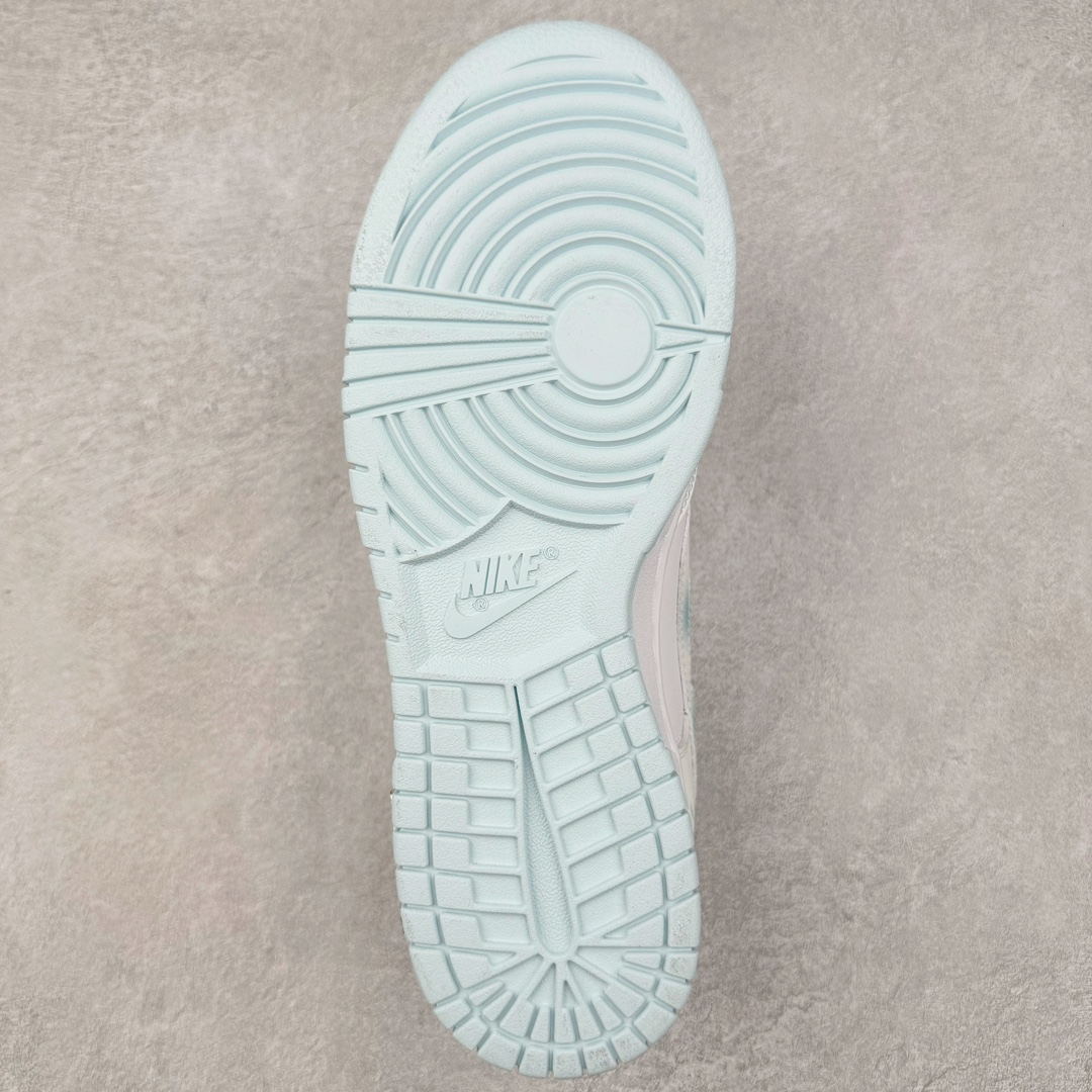 图片[9]-＃YC纯原 NK Dunk Low 御龙青花 DV0833-104 定制系列天花板 无原鞋不开发 全系列得物原鞋一比一校对开发 配色持续更新中 终端对接 优势输出 全套原厂楦头原纸板数据档案倾力打造 原汁原味莞产 极致还原 圈内最强针车工艺 高端零售指定版 广东原厂配套原盒原标 鞋盒分三个尺码段 原厂冲刀 超高清洁度 全鞋零毛边皮料切割 采用原厂百宏鞋带以及原厂百宏织唛舌标 内标可供原厂几率过验 进口原装条纹中底布 四线拉帮白色点胶 原厂拉帮手法遵循公司 原厂电绣 极致还原 尺码：36 36.5 37.5 38 38.5 39 40 40.5 41 42 42.5 43 44-选品中心