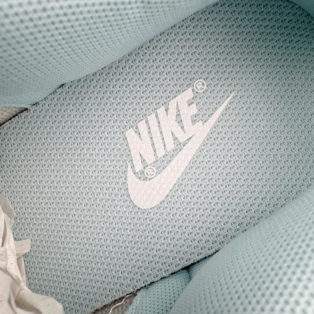 图片[13]-＃YC纯原 NK Dunk Low 御龙青花 DV0833-104 定制系列天花板 无原鞋不开发 全系列得物原鞋一比一校对开发 配色持续更新中 终端对接 优势输出 全套原厂楦头原纸板数据档案倾力打造 原汁原味莞产 极致还原 圈内最强针车工艺 高端零售指定版 广东原厂配套原盒原标 鞋盒分三个尺码段 原厂冲刀 超高清洁度 全鞋零毛边皮料切割 采用原厂百宏鞋带以及原厂百宏织唛舌标 内标可供原厂几率过验 进口原装条纹中底布 四线拉帮白色点胶 原厂拉帮手法遵循公司 原厂电绣 极致还原 尺码：36 36.5 37.5 38 38.5 39 40 40.5 41 42 42.5 43 44-选品中心