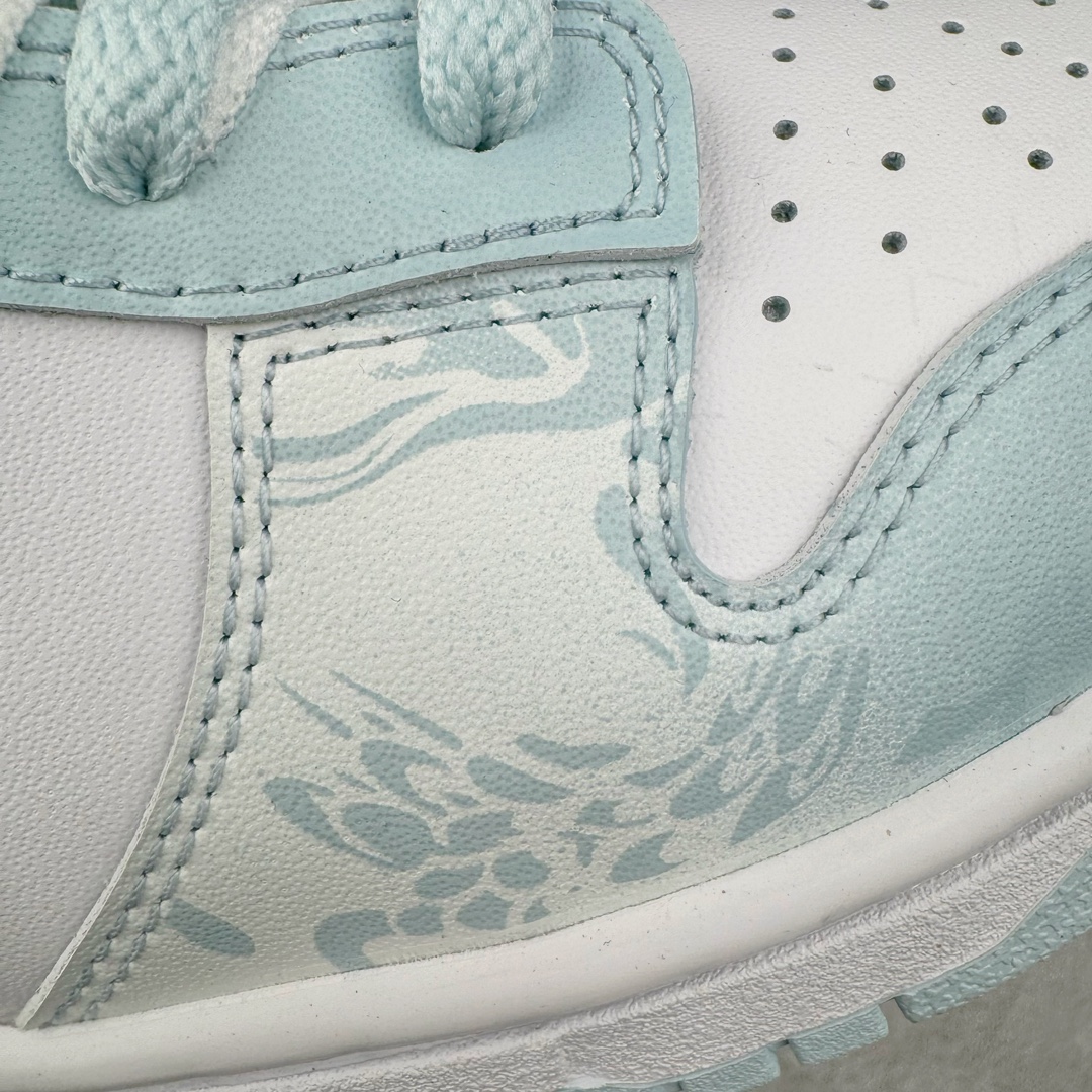 图片[17]-＃YC纯原 NK Dunk Low 御龙青花 DV0833-104 定制系列天花板 无原鞋不开发 全系列得物原鞋一比一校对开发 配色持续更新中 终端对接 优势输出 全套原厂楦头原纸板数据档案倾力打造 原汁原味莞产 极致还原 圈内最强针车工艺 高端零售指定版 广东原厂配套原盒原标 鞋盒分三个尺码段 原厂冲刀 超高清洁度 全鞋零毛边皮料切割 采用原厂百宏鞋带以及原厂百宏织唛舌标 内标可供原厂几率过验 进口原装条纹中底布 四线拉帮白色点胶 原厂拉帮手法遵循公司 原厂电绣 极致还原 尺码：36 36.5 37.5 38 38.5 39 40 40.5 41 42 42.5 43 44-选品中心
