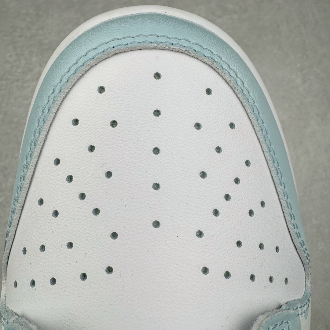 图片[18]-＃YC纯原 NK Dunk Low 御龙青花 DV0833-104 定制系列天花板 无原鞋不开发 全系列得物原鞋一比一校对开发 配色持续更新中 终端对接 优势输出 全套原厂楦头原纸板数据档案倾力打造 原汁原味莞产 极致还原 圈内最强针车工艺 高端零售指定版 广东原厂配套原盒原标 鞋盒分三个尺码段 原厂冲刀 超高清洁度 全鞋零毛边皮料切割 采用原厂百宏鞋带以及原厂百宏织唛舌标 内标可供原厂几率过验 进口原装条纹中底布 四线拉帮白色点胶 原厂拉帮手法遵循公司 原厂电绣 极致还原 尺码：36 36.5 37.5 38 38.5 39 40 40.5 41 42 42.5 43 44-选品中心