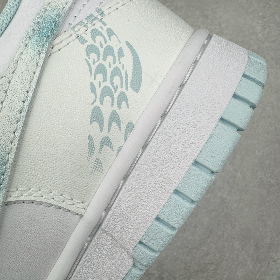 图片[15]-＃YC纯原 NK Dunk Low 御龙青花 DV0833-104 定制系列天花板 无原鞋不开发 全系列得物原鞋一比一校对开发 配色持续更新中 终端对接 优势输出 全套原厂楦头原纸板数据档案倾力打造 原汁原味莞产 极致还原 圈内最强针车工艺 高端零售指定版 广东原厂配套原盒原标 鞋盒分三个尺码段 原厂冲刀 超高清洁度 全鞋零毛边皮料切割 采用原厂百宏鞋带以及原厂百宏织唛舌标 内标可供原厂几率过验 进口原装条纹中底布 四线拉帮白色点胶 原厂拉帮手法遵循公司 原厂电绣 极致还原 尺码：36 36.5 37.5 38 38.5 39 40 40.5 41 42 42.5 43 44-选品中心