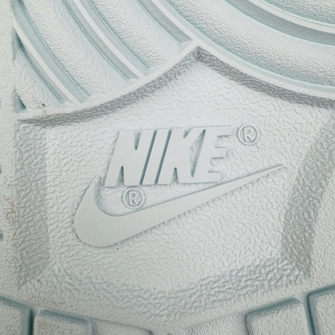 图片[22]-＃YC纯原 NK Dunk Low 御龙青花 DV0833-104 定制系列天花板 无原鞋不开发 全系列得物原鞋一比一校对开发 配色持续更新中 终端对接 优势输出 全套原厂楦头原纸板数据档案倾力打造 原汁原味莞产 极致还原 圈内最强针车工艺 高端零售指定版 广东原厂配套原盒原标 鞋盒分三个尺码段 原厂冲刀 超高清洁度 全鞋零毛边皮料切割 采用原厂百宏鞋带以及原厂百宏织唛舌标 内标可供原厂几率过验 进口原装条纹中底布 四线拉帮白色点胶 原厂拉帮手法遵循公司 原厂电绣 极致还原 尺码：36 36.5 37.5 38 38.5 39 40 40.5 41 42 42.5 43 44-选品中心