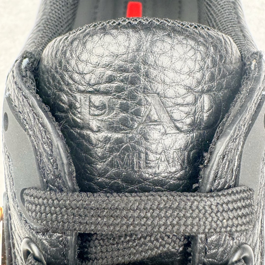 图片[13]-＃纯原 PRADA普拉达 厚底徽标系带运动休闲男鞋系列 广东大厂品质 专柜同步 大气个性更潮更抢眼更追求档次，它将颠覆旧念，与您共度时尚潮人必备! 面料采用原版进口小牛皮 牛皮内里垫脚 橡胶发泡大底 轻便防滑耐磨 脚感舒适 款式耐看做工精细 配以简洁利落的鞋楦 彰显男人的果敢和硬朗 尺码：38-44（皮鞋码）-选品中心