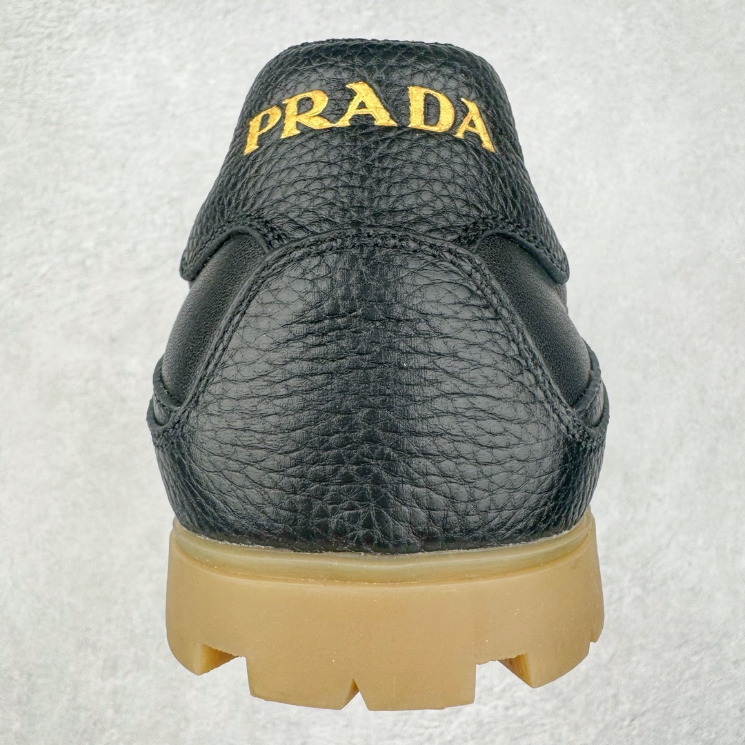 图片[8]-＃纯原 PRADA普拉达 厚底徽标系带运动休闲男鞋系列 广东大厂品质 专柜同步 大气个性更潮更抢眼更追求档次，它将颠覆旧念，与您共度时尚潮人必备! 面料采用原版进口小牛皮 牛皮内里垫脚 橡胶发泡大底 轻便防滑耐磨 脚感舒适 款式耐看做工精细 配以简洁利落的鞋楦 彰显男人的果敢和硬朗 尺码：38-44（皮鞋码）-选品中心