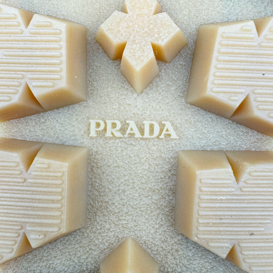 图片[20]-＃纯原 PRADA普拉达 厚底徽标系带运动休闲男鞋系列 广东大厂品质 专柜同步 大气个性更潮更抢眼更追求档次，它将颠覆旧念，与您共度时尚潮人必备! 面料采用原版进口小牛皮 牛皮内里垫脚 橡胶发泡大底 轻便防滑耐磨 脚感舒适 款式耐看做工精细 配以简洁利落的鞋楦 彰显男人的果敢和硬朗 尺码：38-44（皮鞋码）-选品中心