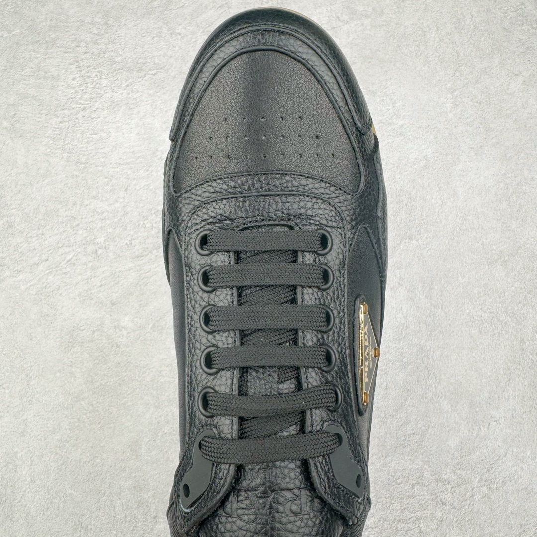 图片[4]-＃纯原 PRADA普拉达 厚底徽标系带运动休闲男鞋系列 广东大厂品质 专柜同步 大气个性更潮更抢眼更追求档次，它将颠覆旧念，与您共度时尚潮人必备! 面料采用原版进口小牛皮 牛皮内里垫脚 橡胶发泡大底 轻便防滑耐磨 脚感舒适 款式耐看做工精细 配以简洁利落的鞋楦 彰显男人的果敢和硬朗 尺码：38-44（皮鞋码）-选品中心